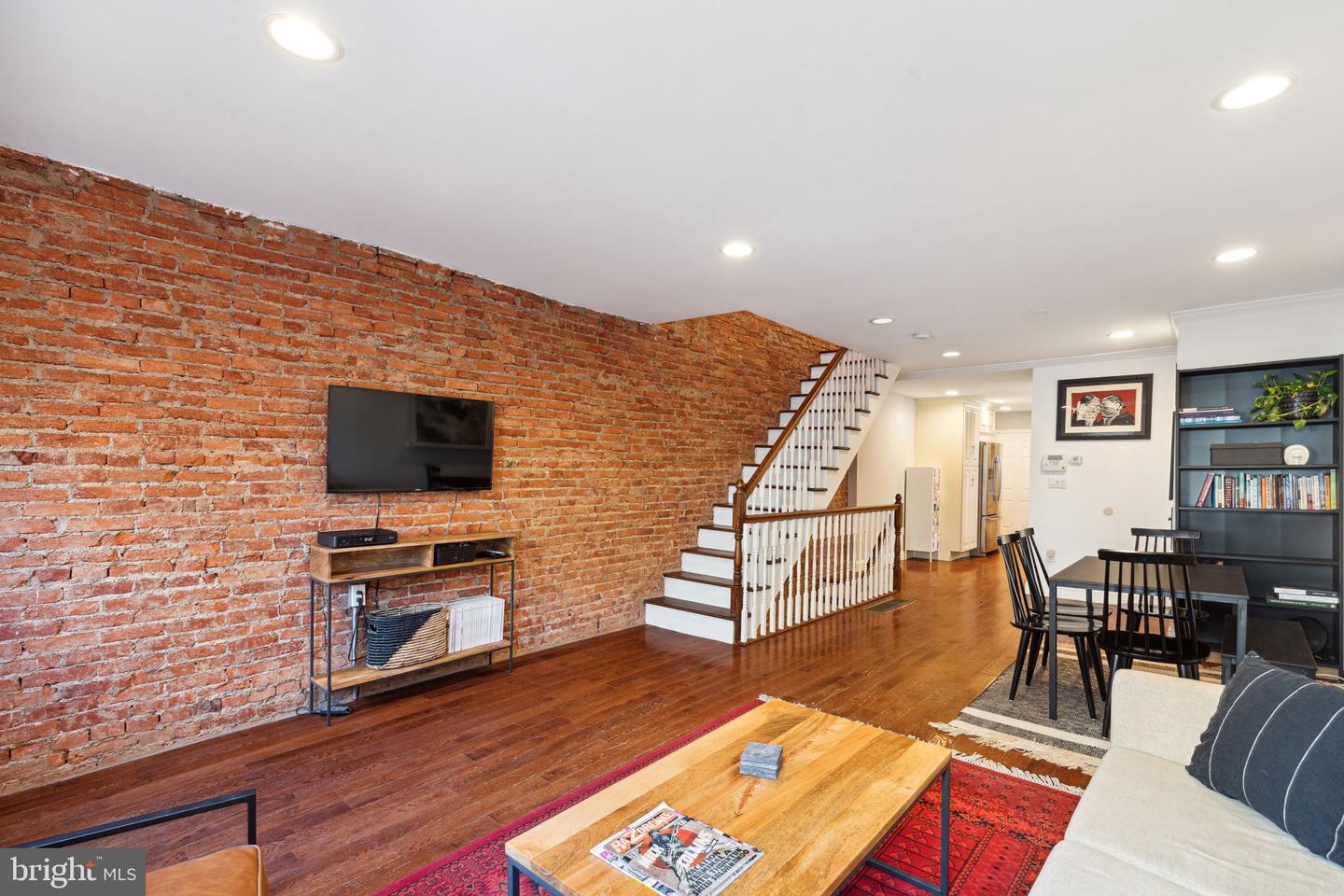 1602 Annin St