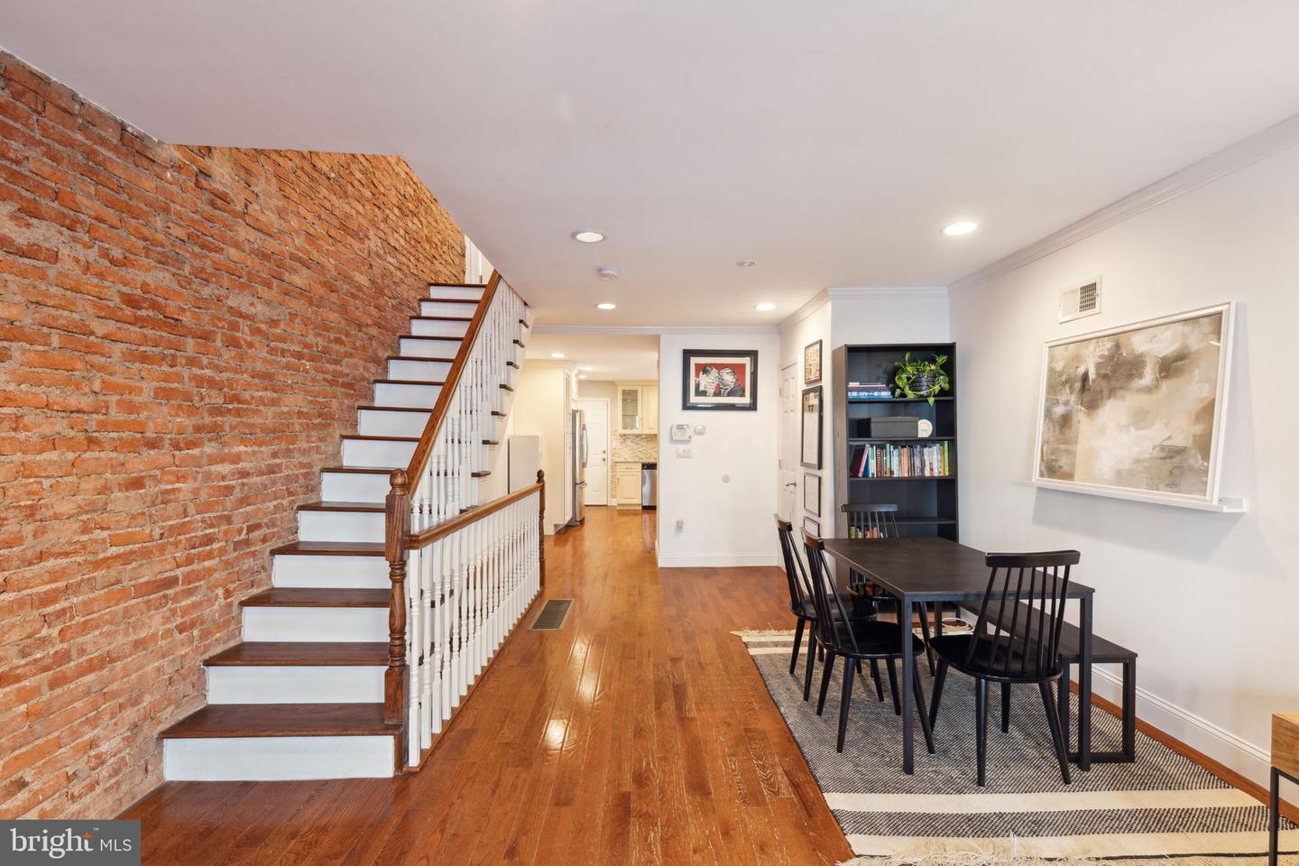 1602 Annin St