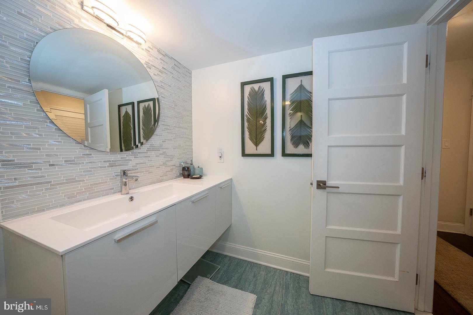 1919 Chestnut St #723-24