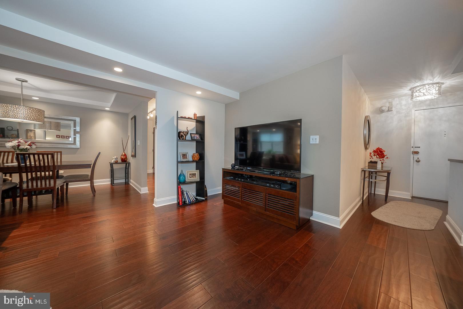 1919 Chestnut St #723-24