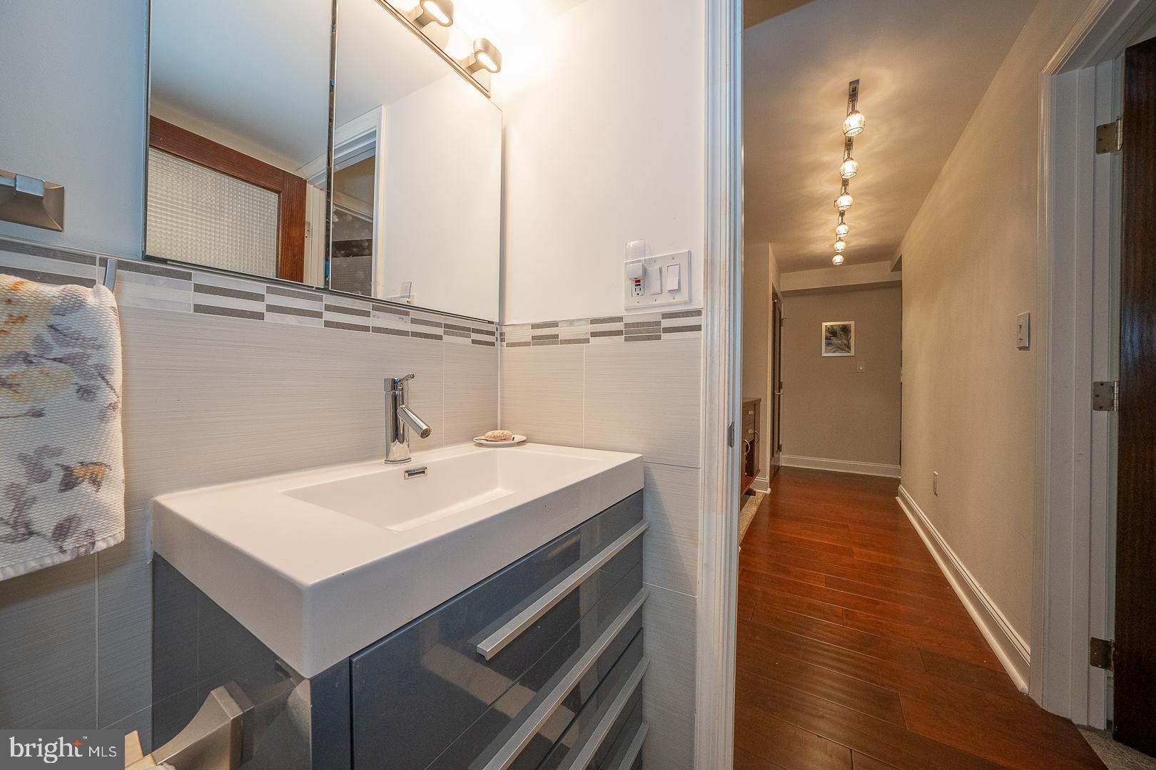 1919 Chestnut St #723-24