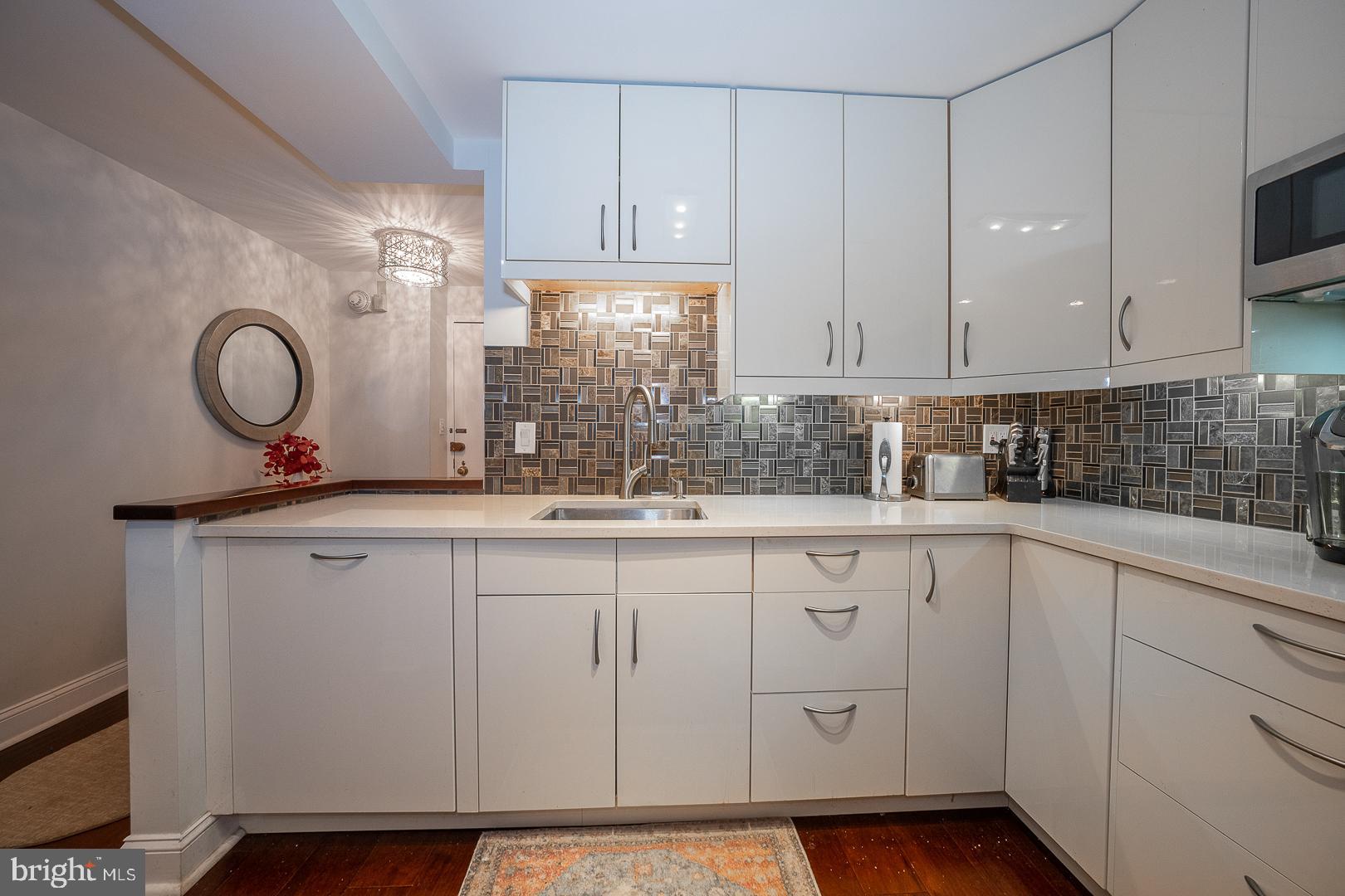 1919 Chestnut St #723-24