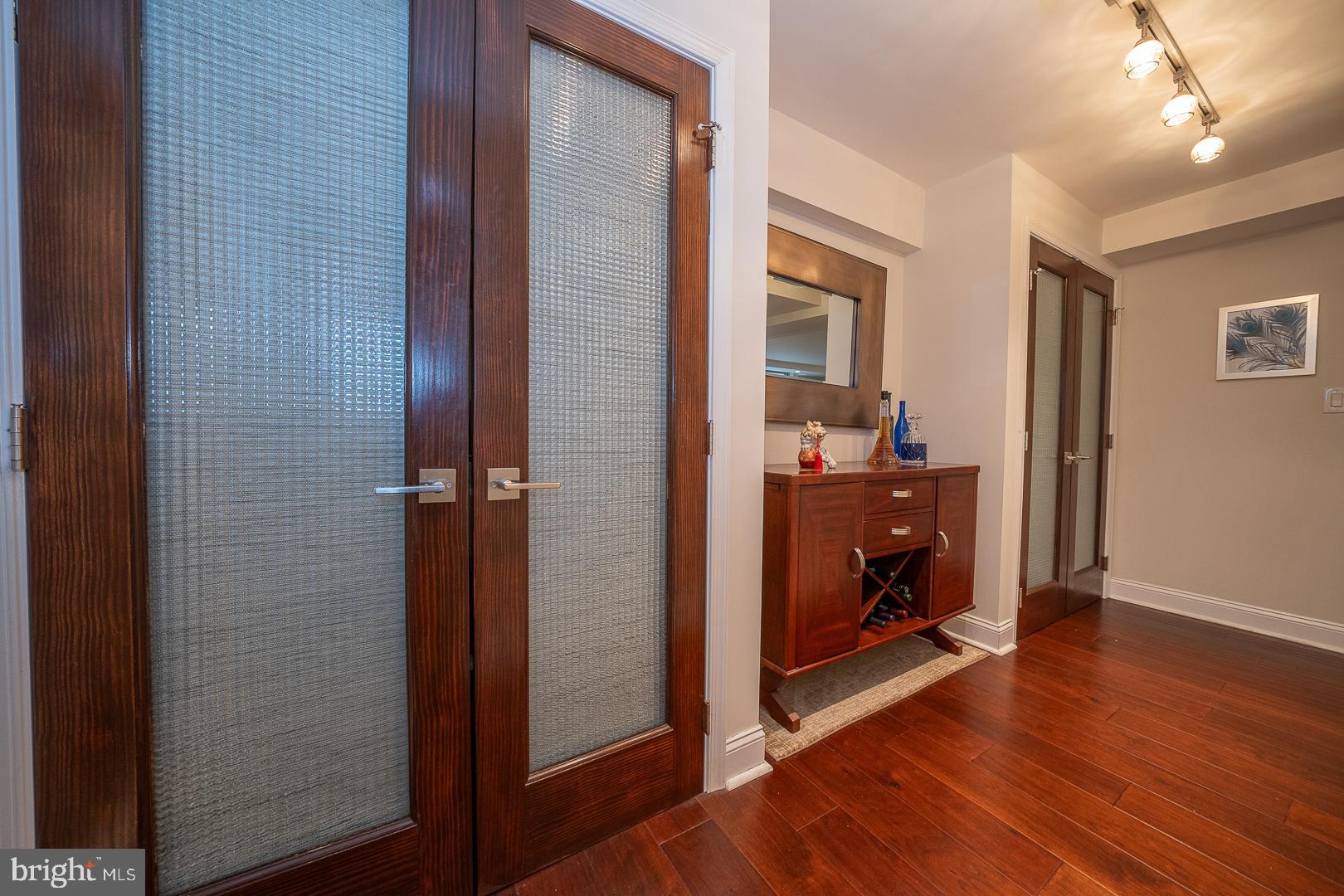 1919 Chestnut St #723-24