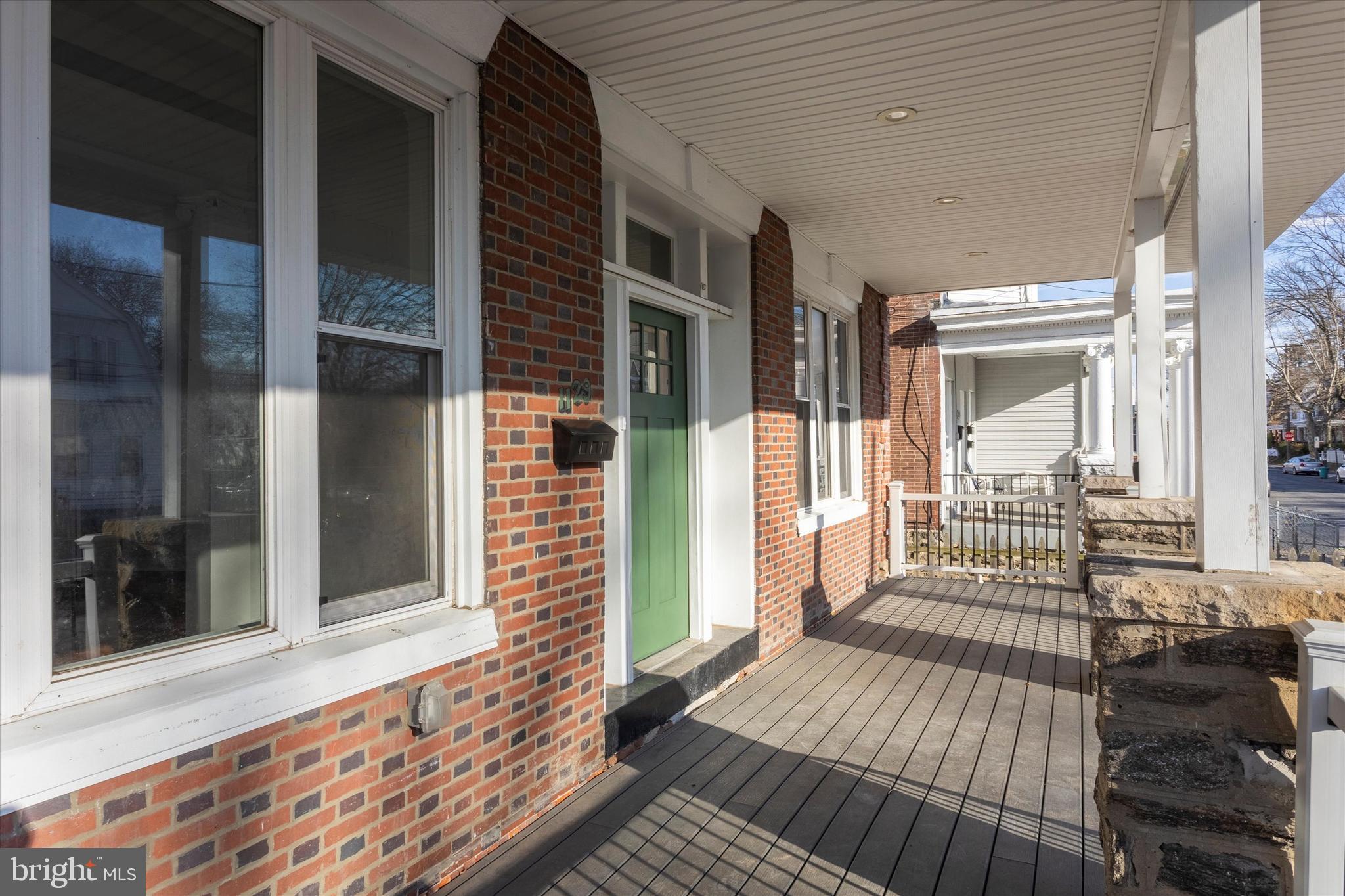 1129 W Duncannon Ave