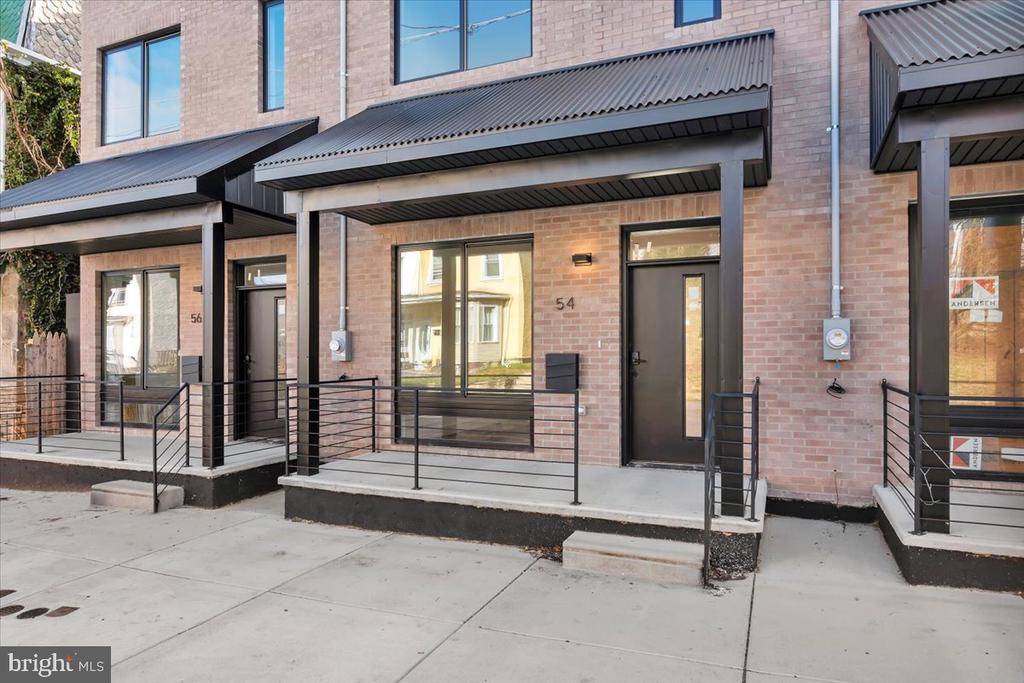 54 E Pastorius St