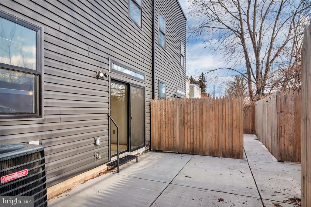 54 E Pastorius St