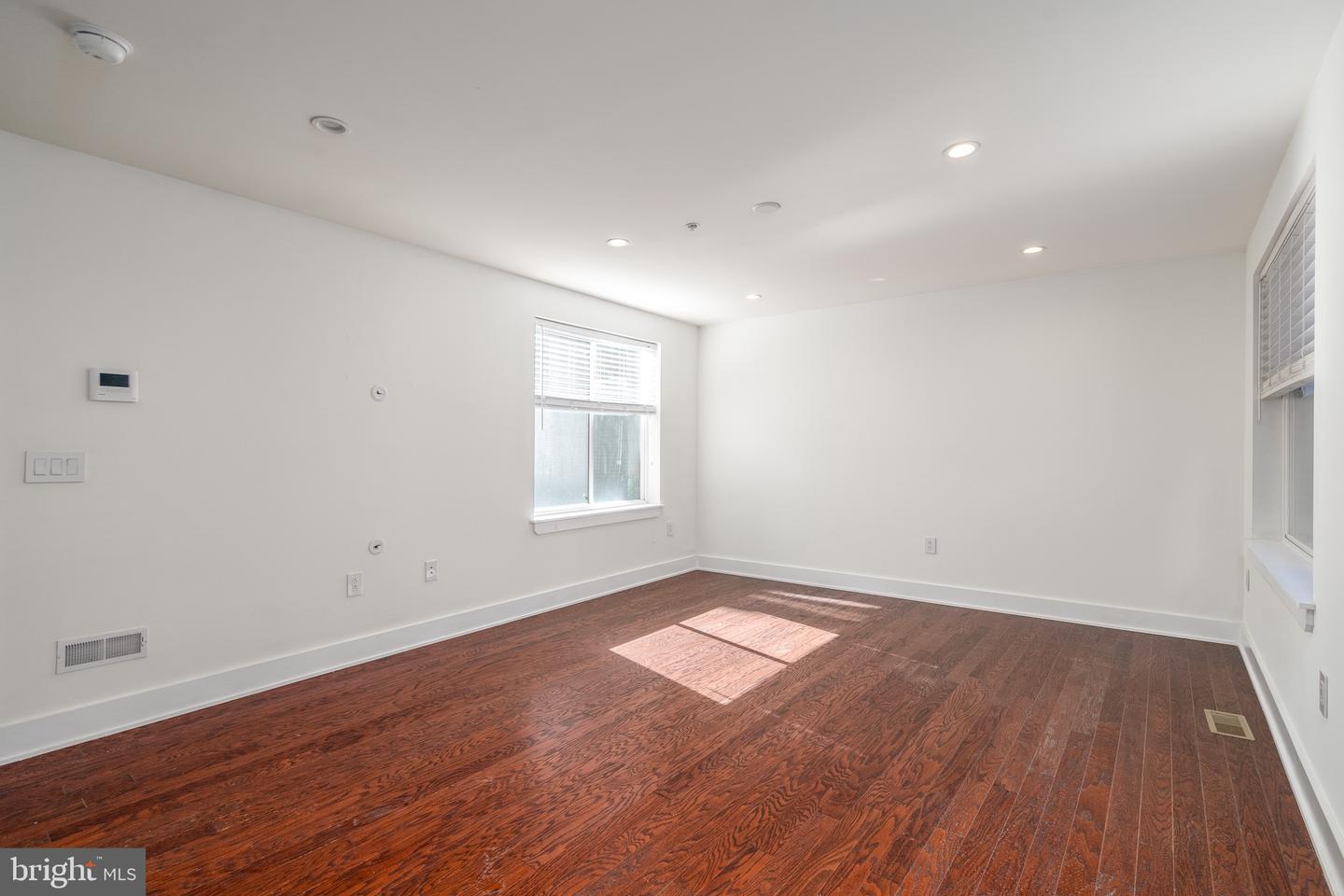 1647 E Eyre St #7