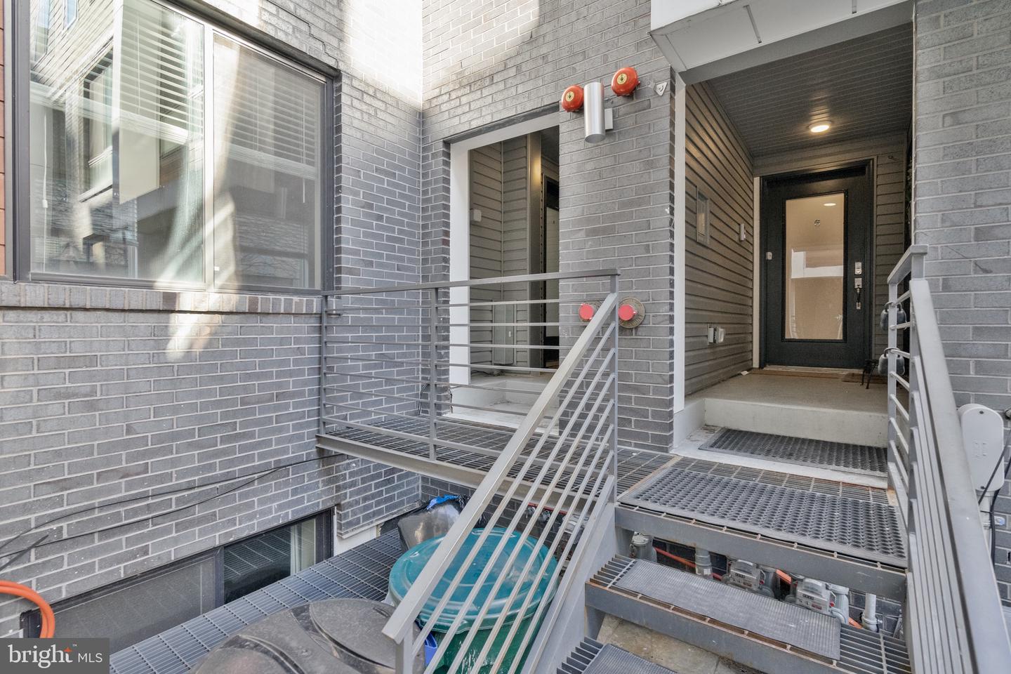 1647 E Eyre St #7