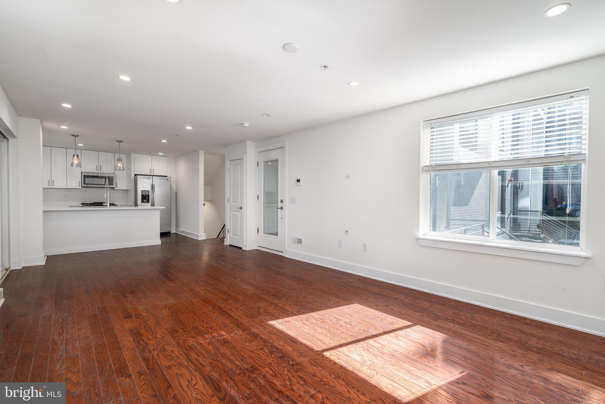 1647 E Eyre St #7