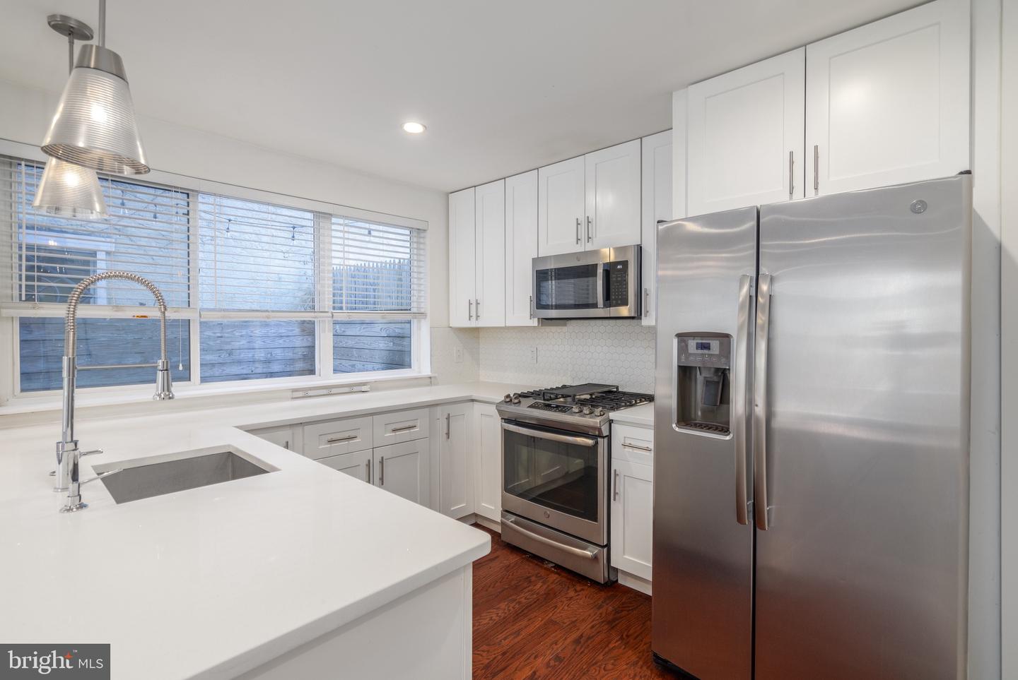 1647 E Eyre St #7