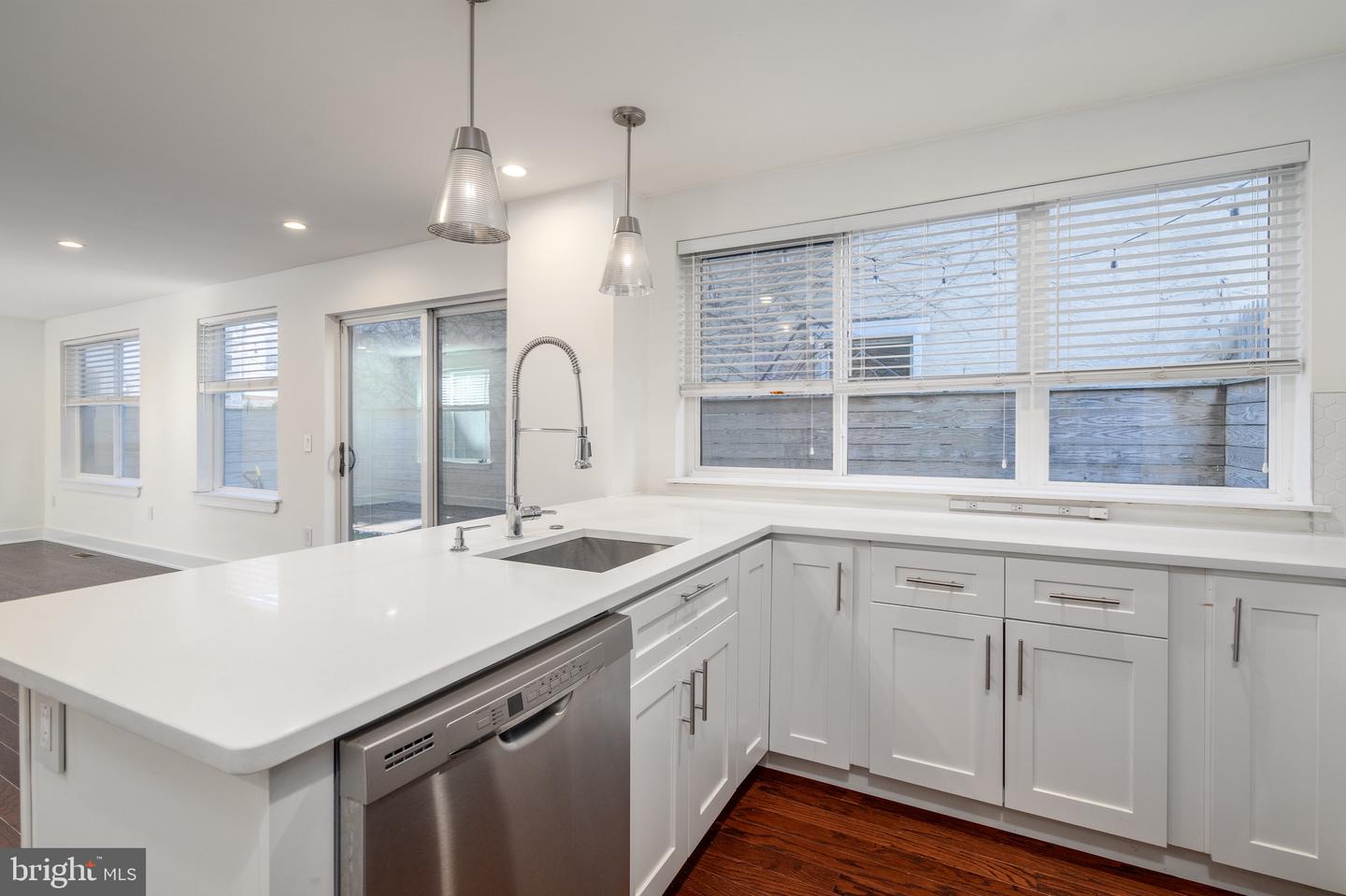 1647 E Eyre St #7