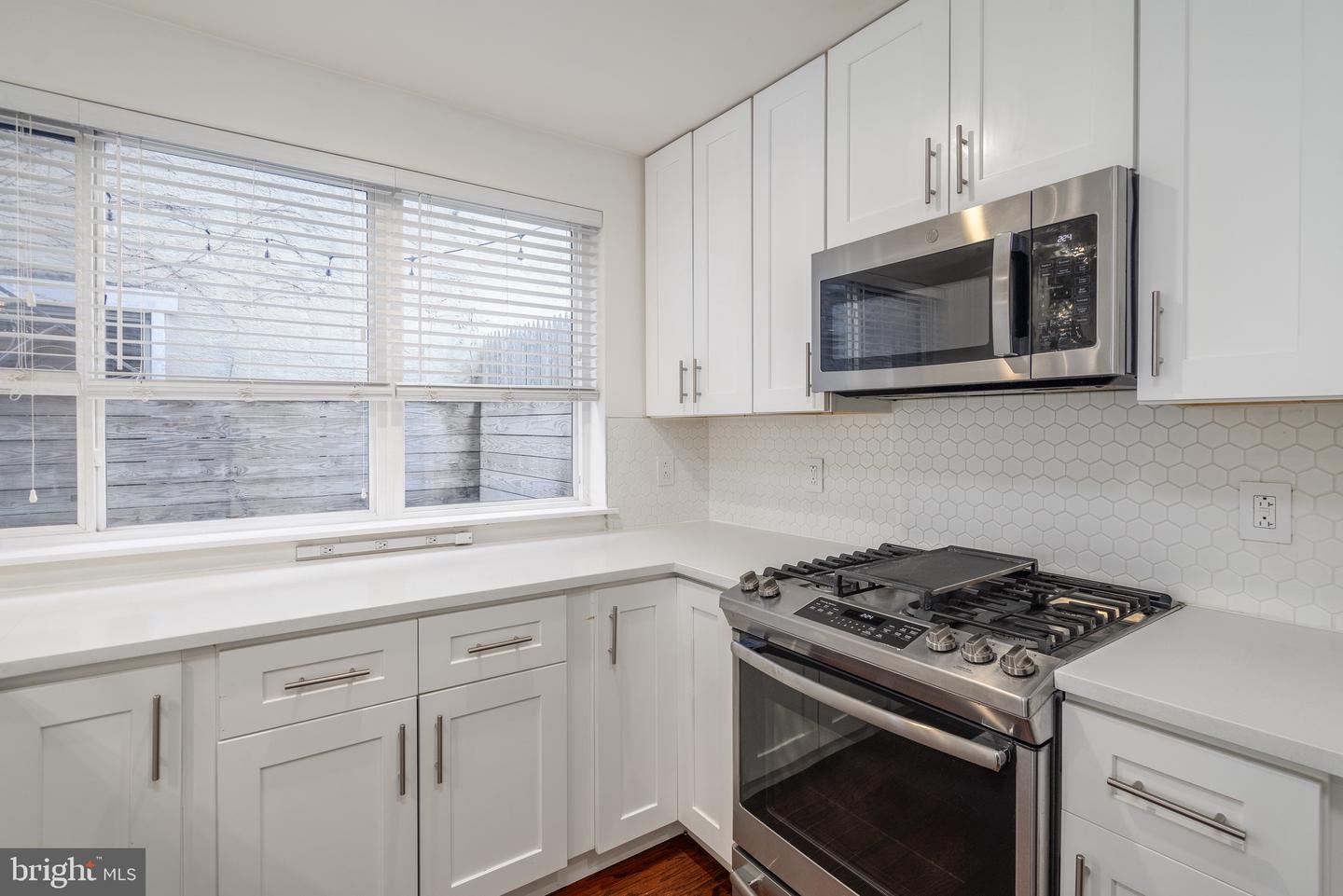 1647 E Eyre St #7
