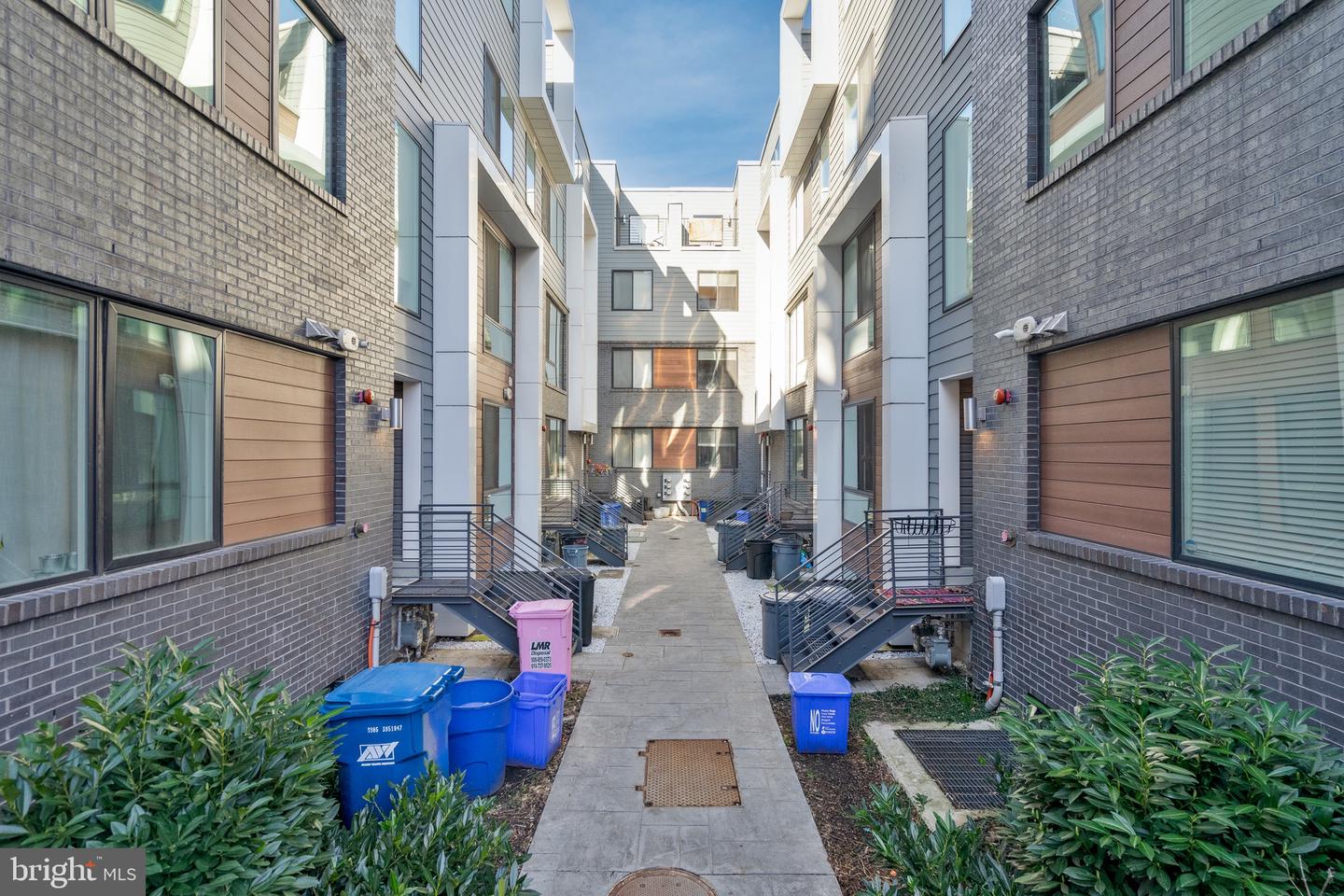 1647 E Eyre St #7