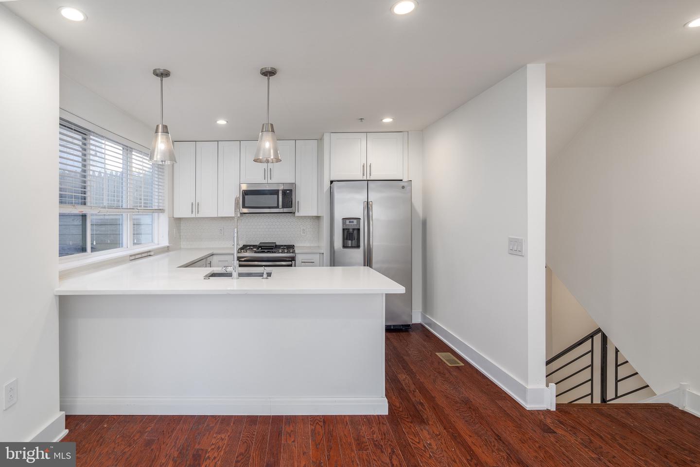 1647 E Eyre St #7