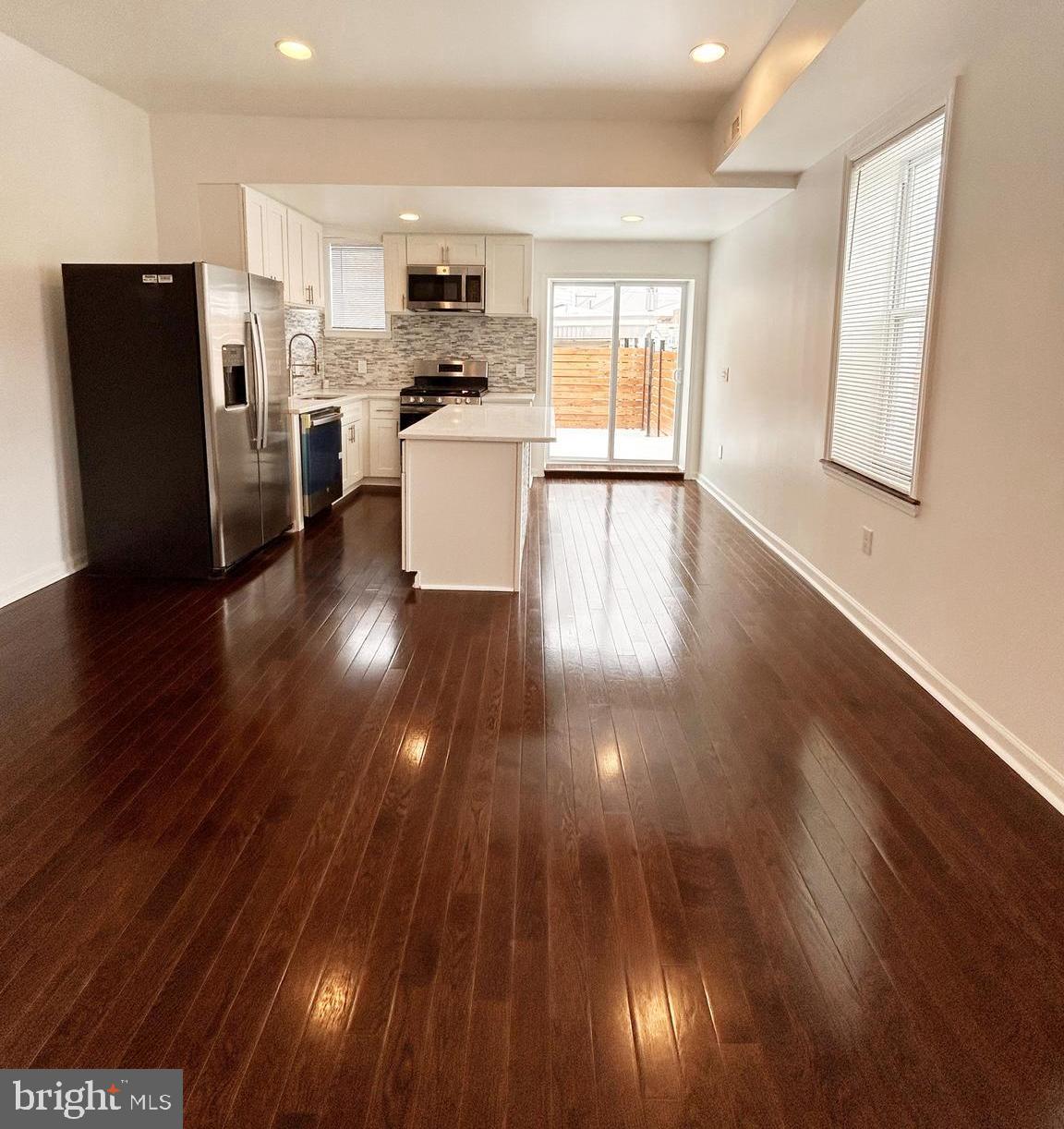 401 W Ruscomb St