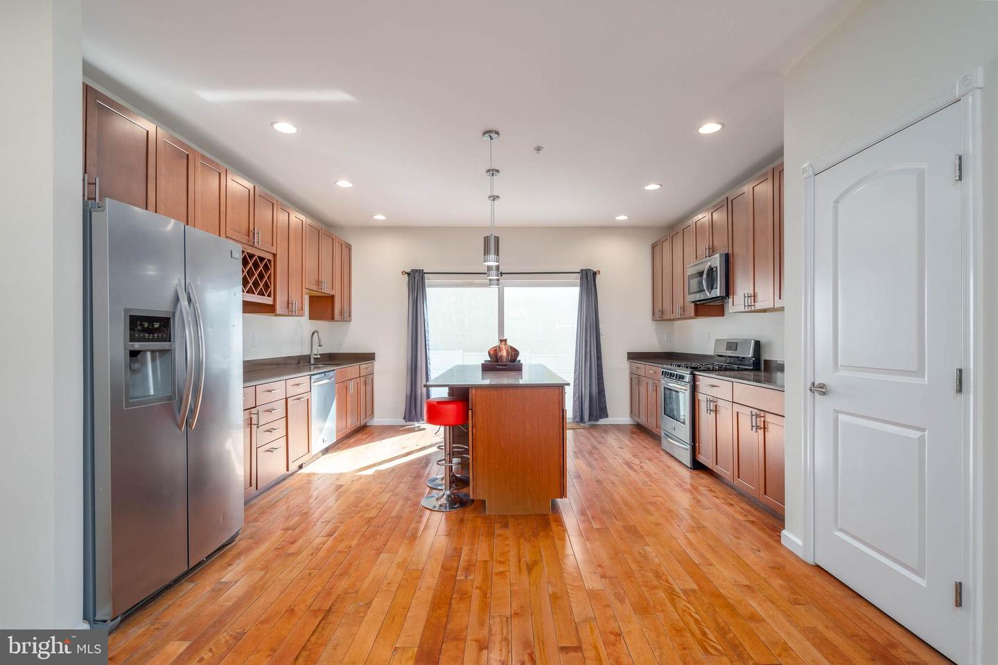 1225 S 18th St