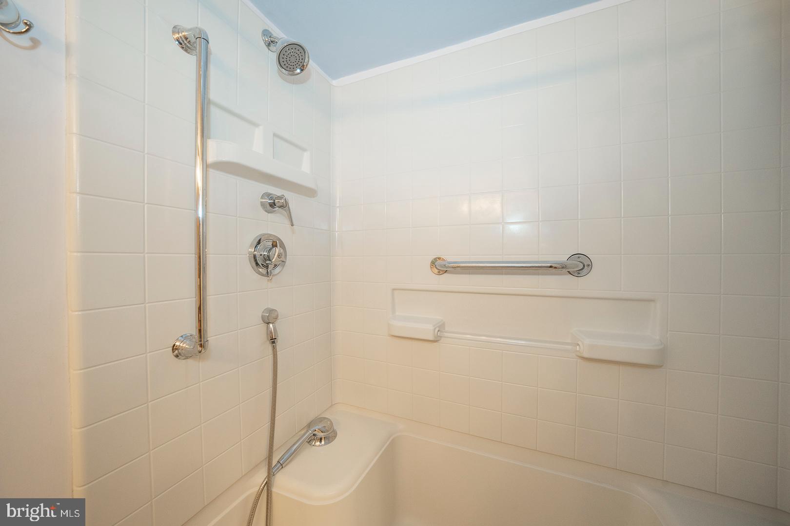 1919 Chestnut St #2516-17