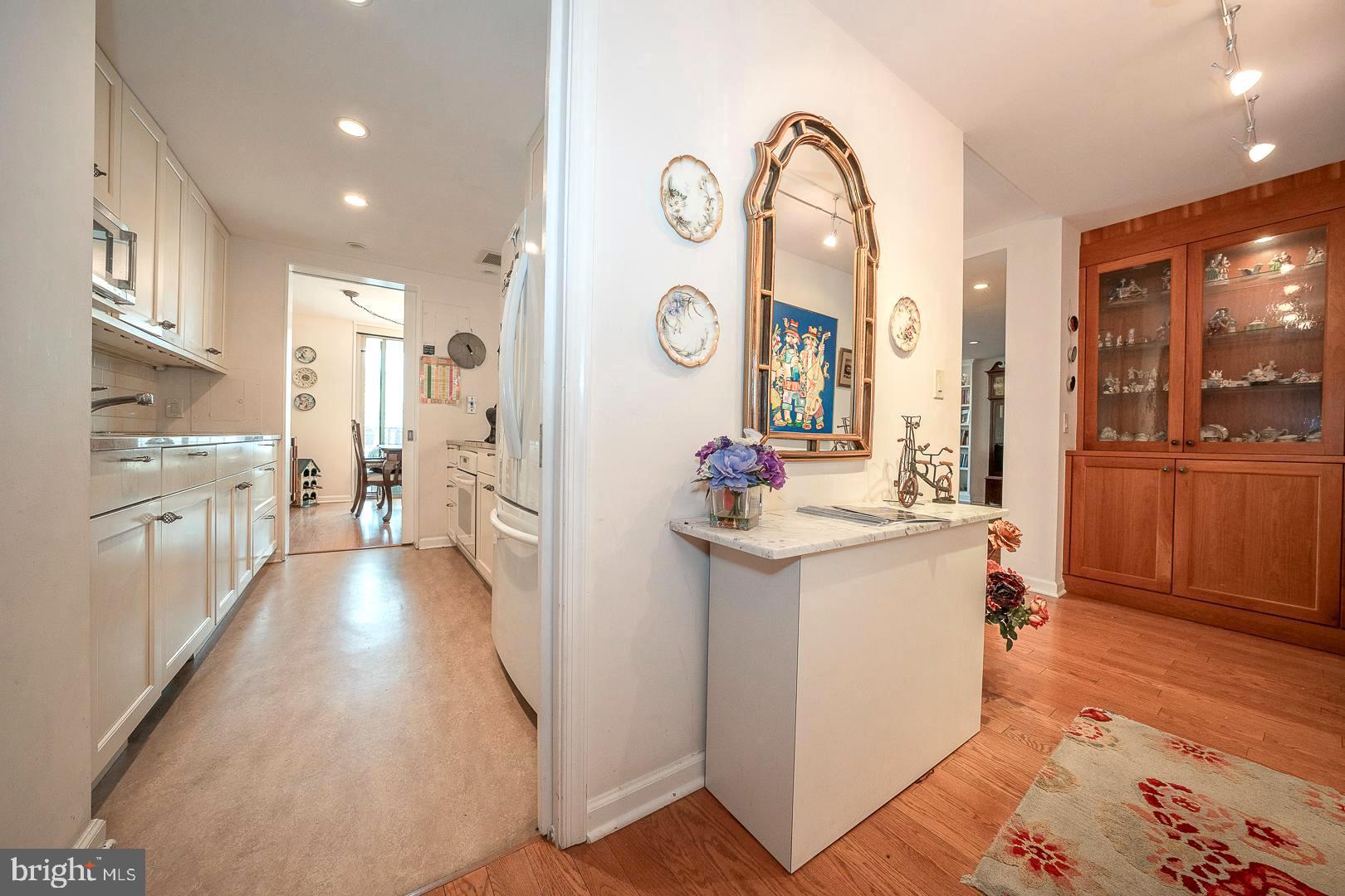 1919 Chestnut St #2516-17