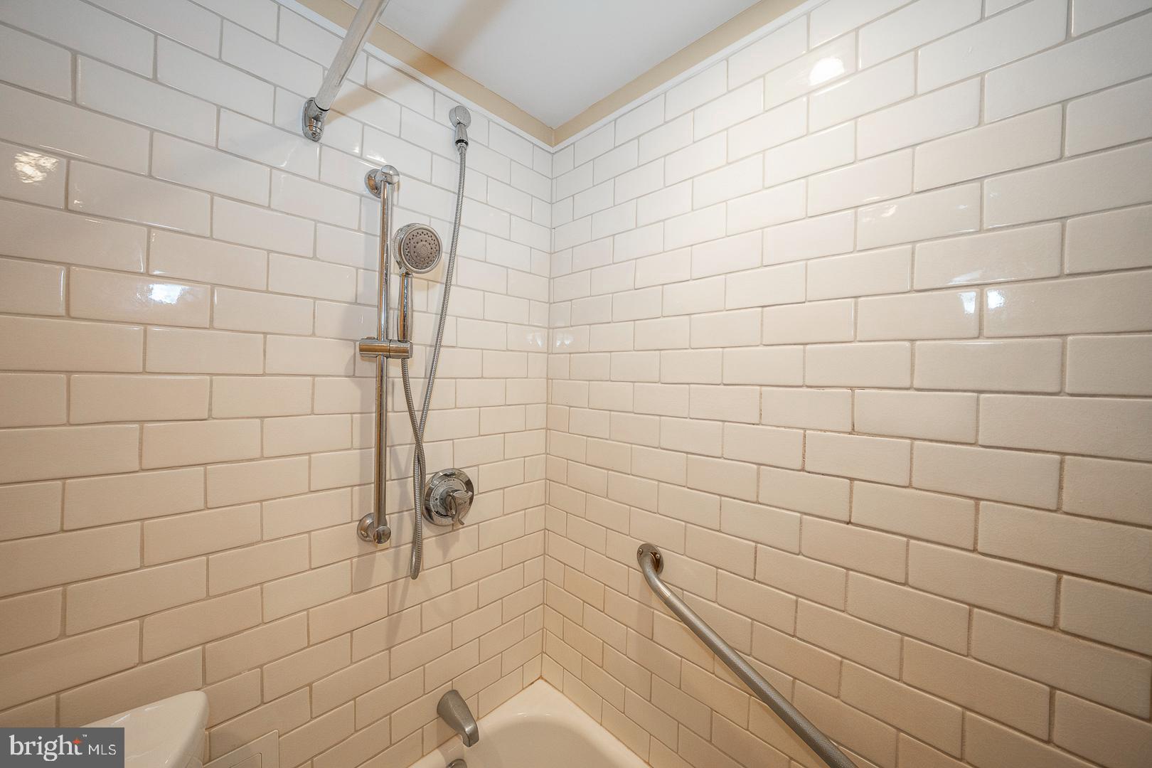 1919 Chestnut St #2516-17