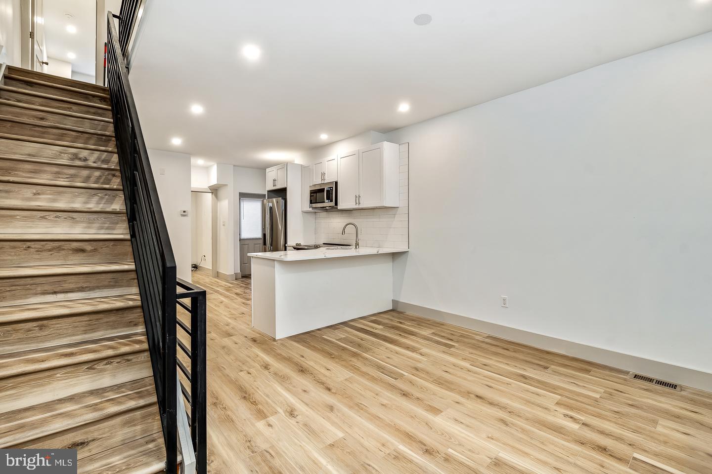 3049 Euclid Ave
