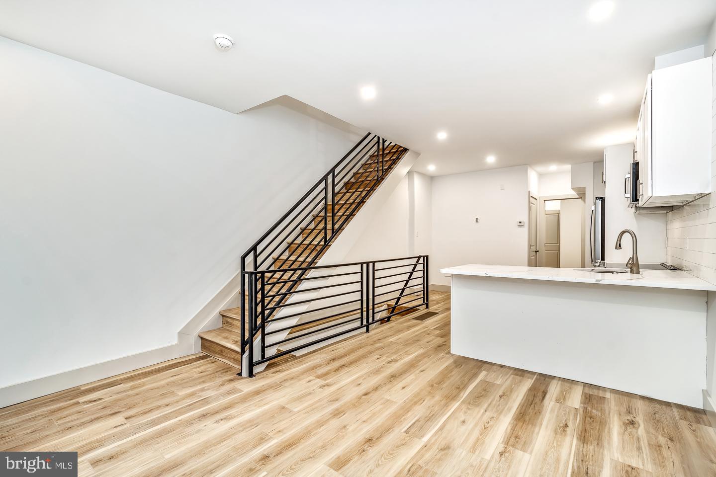 3049 Euclid Ave