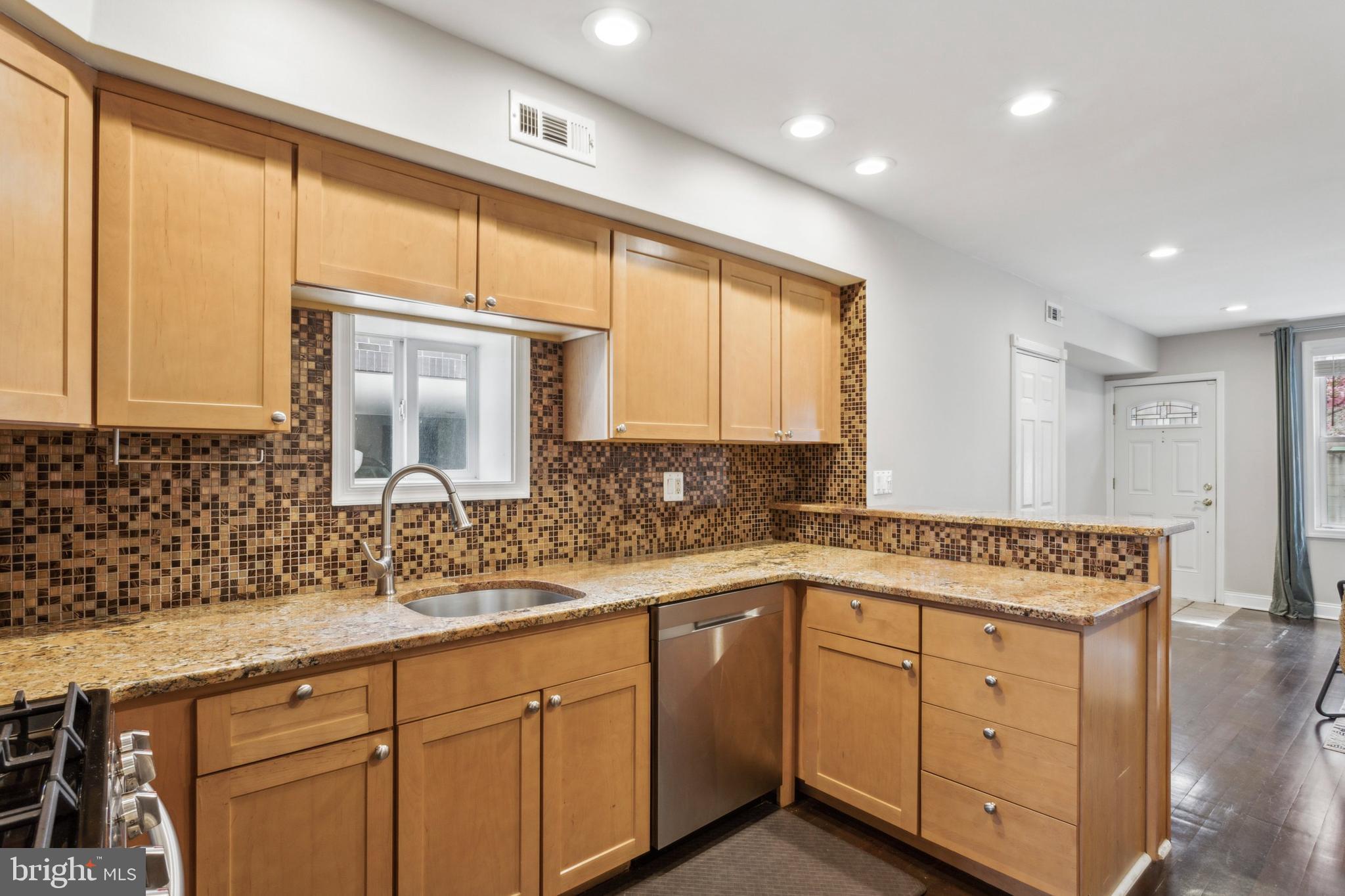 307 W George St