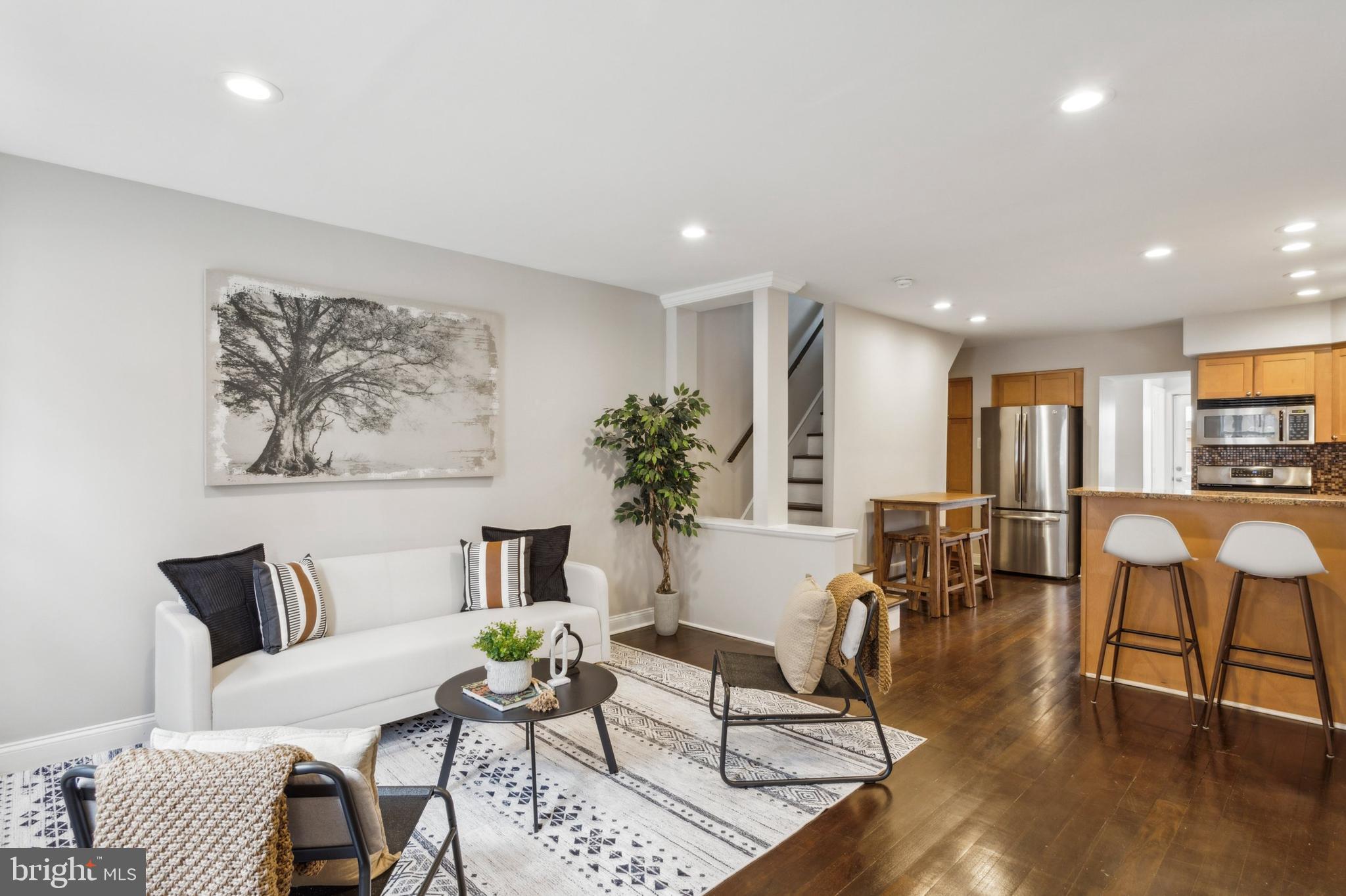 307 W George St