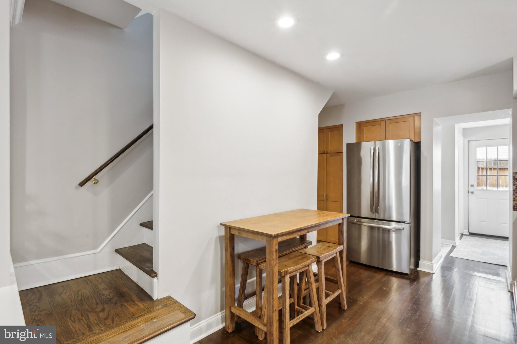 307 W George St