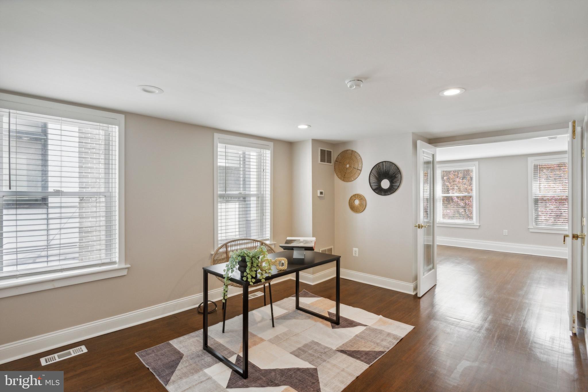 307 W George St