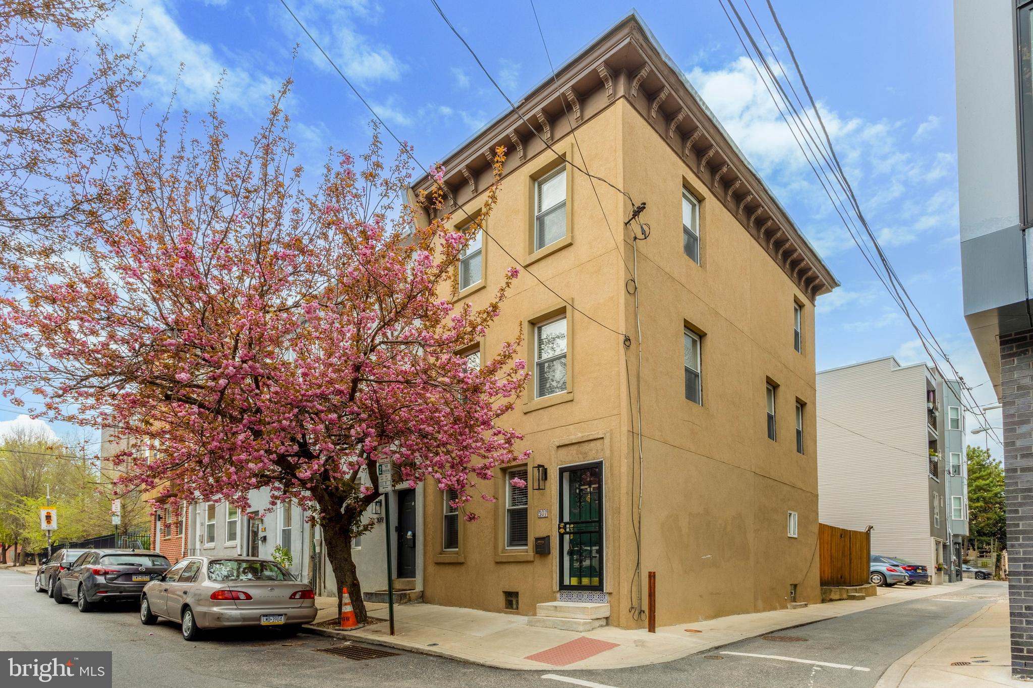 307 W George St