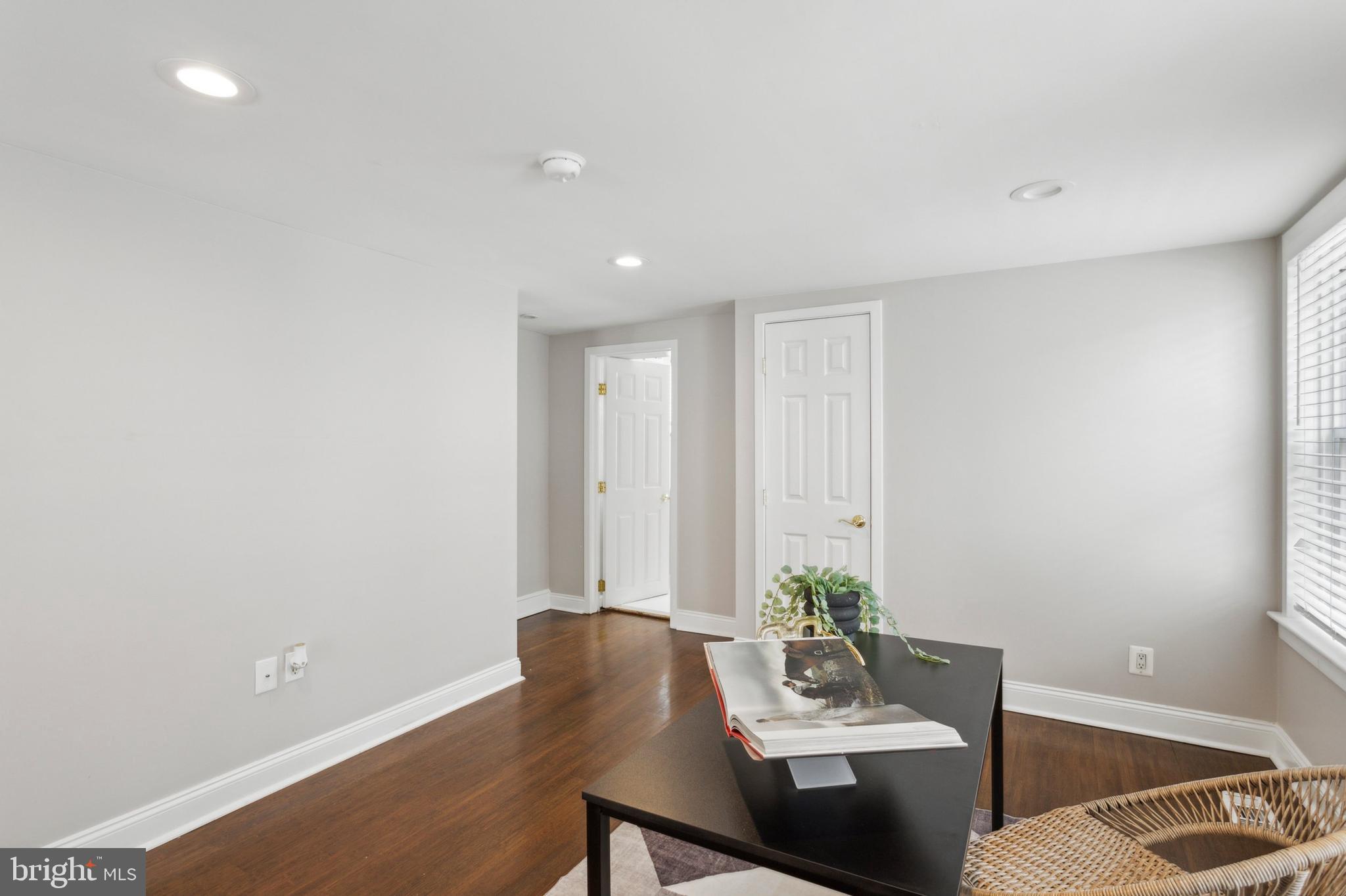 307 W George St