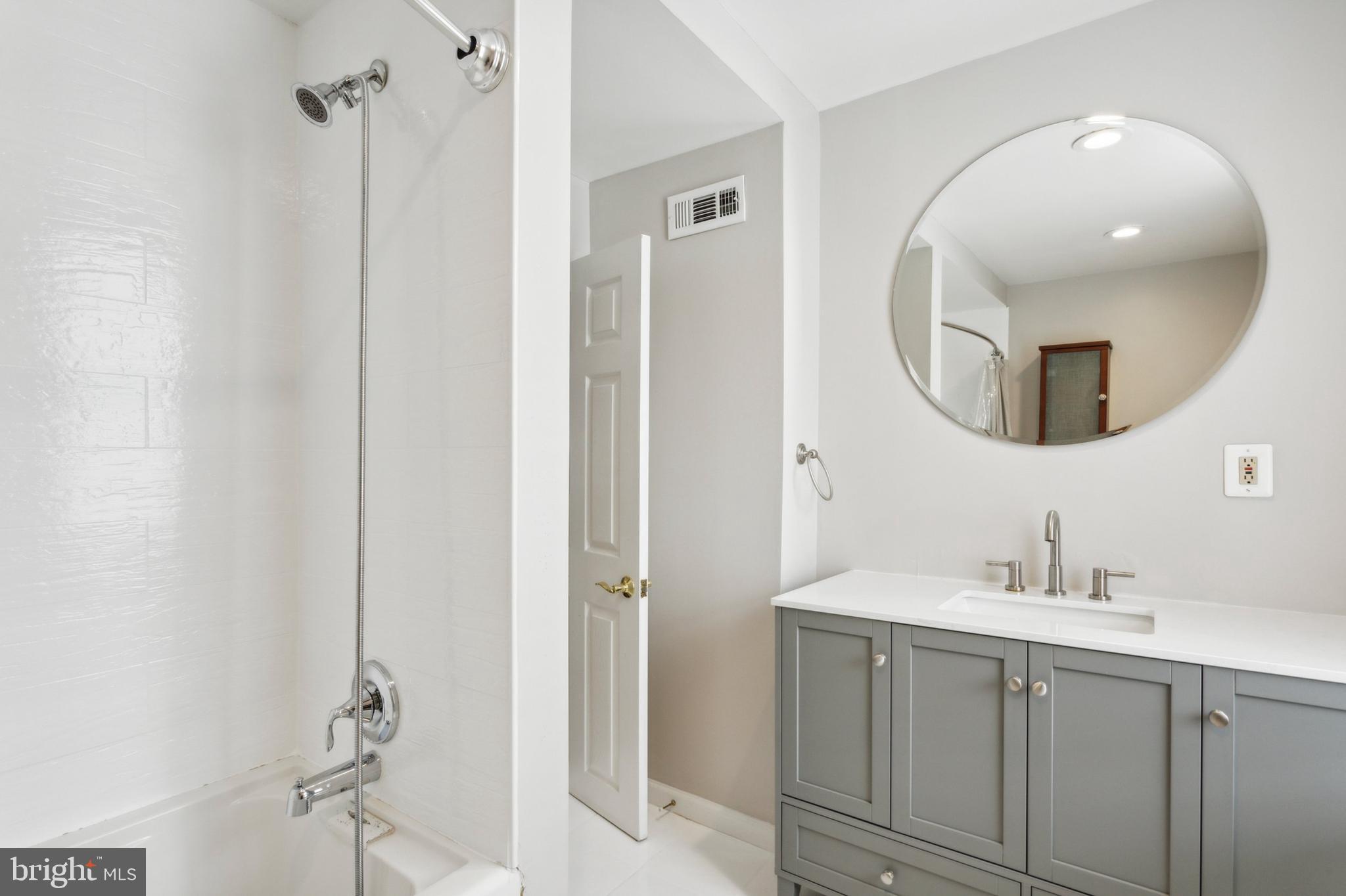 307 W George St