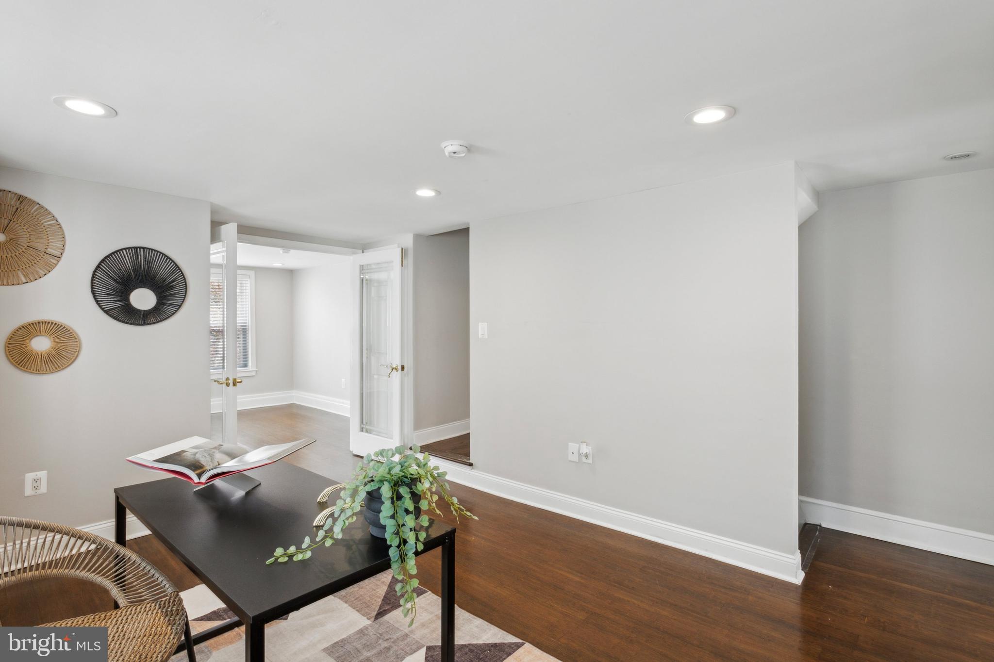 307 W George St