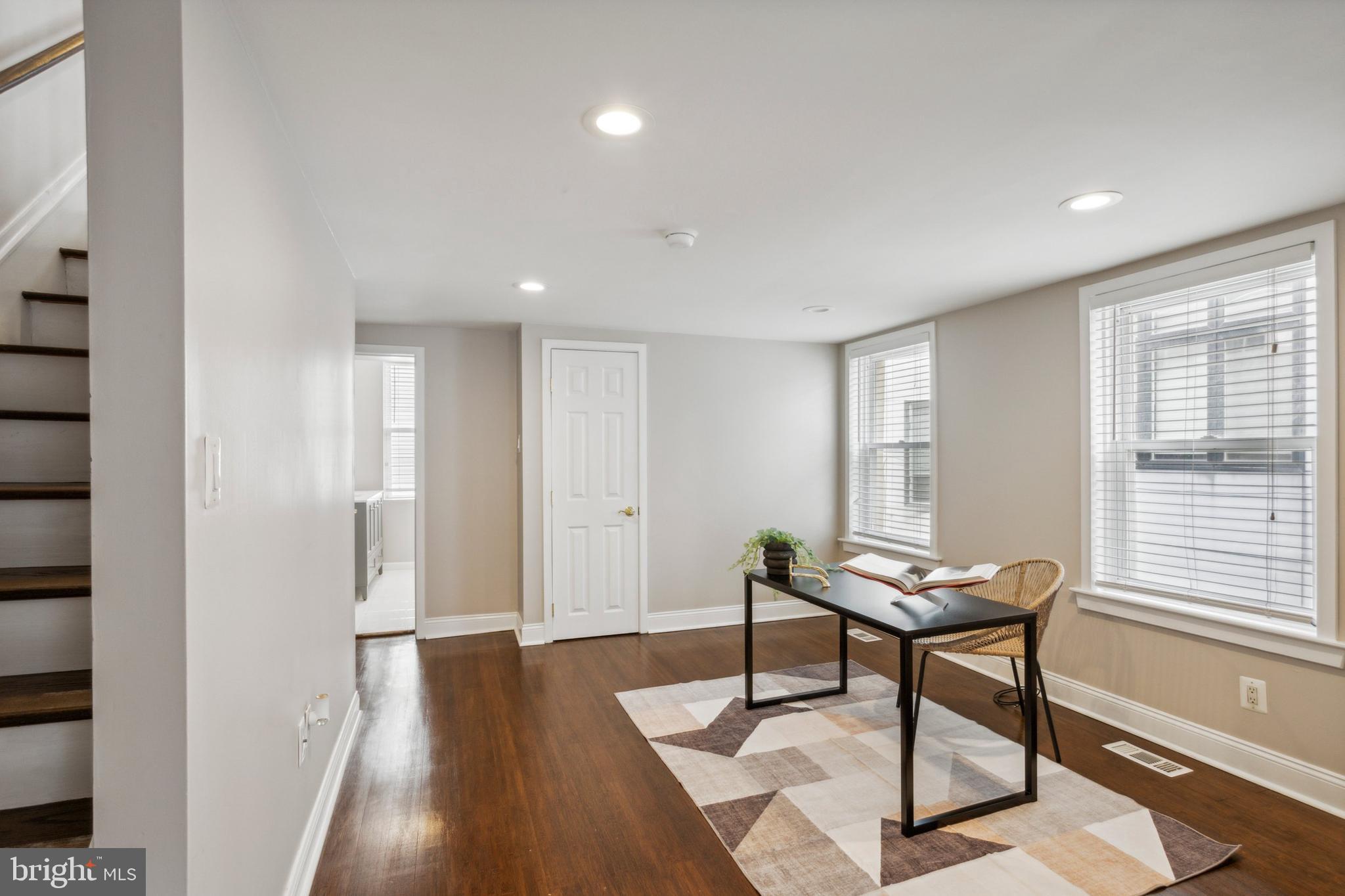 307 W George St
