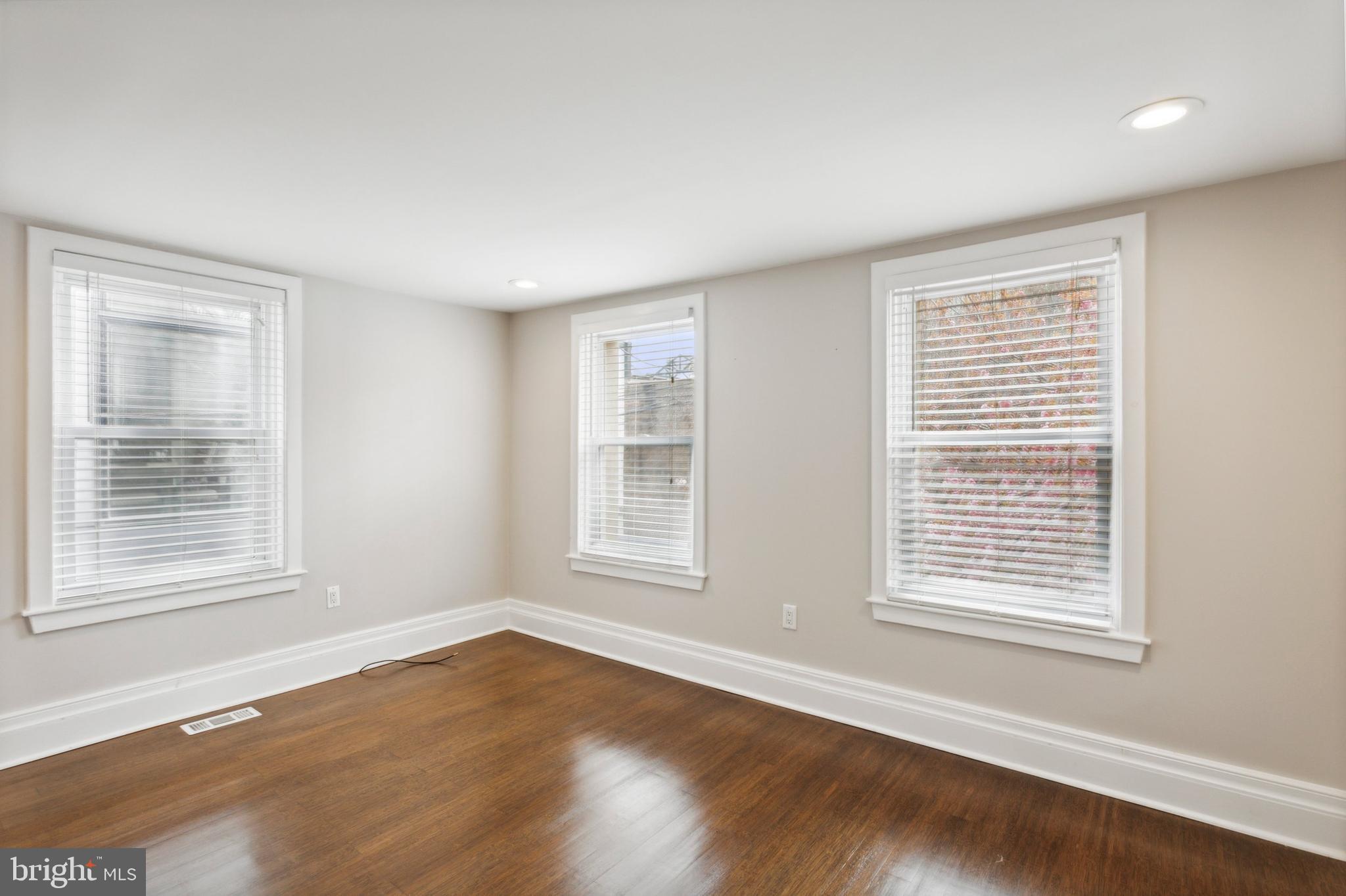 307 W George St