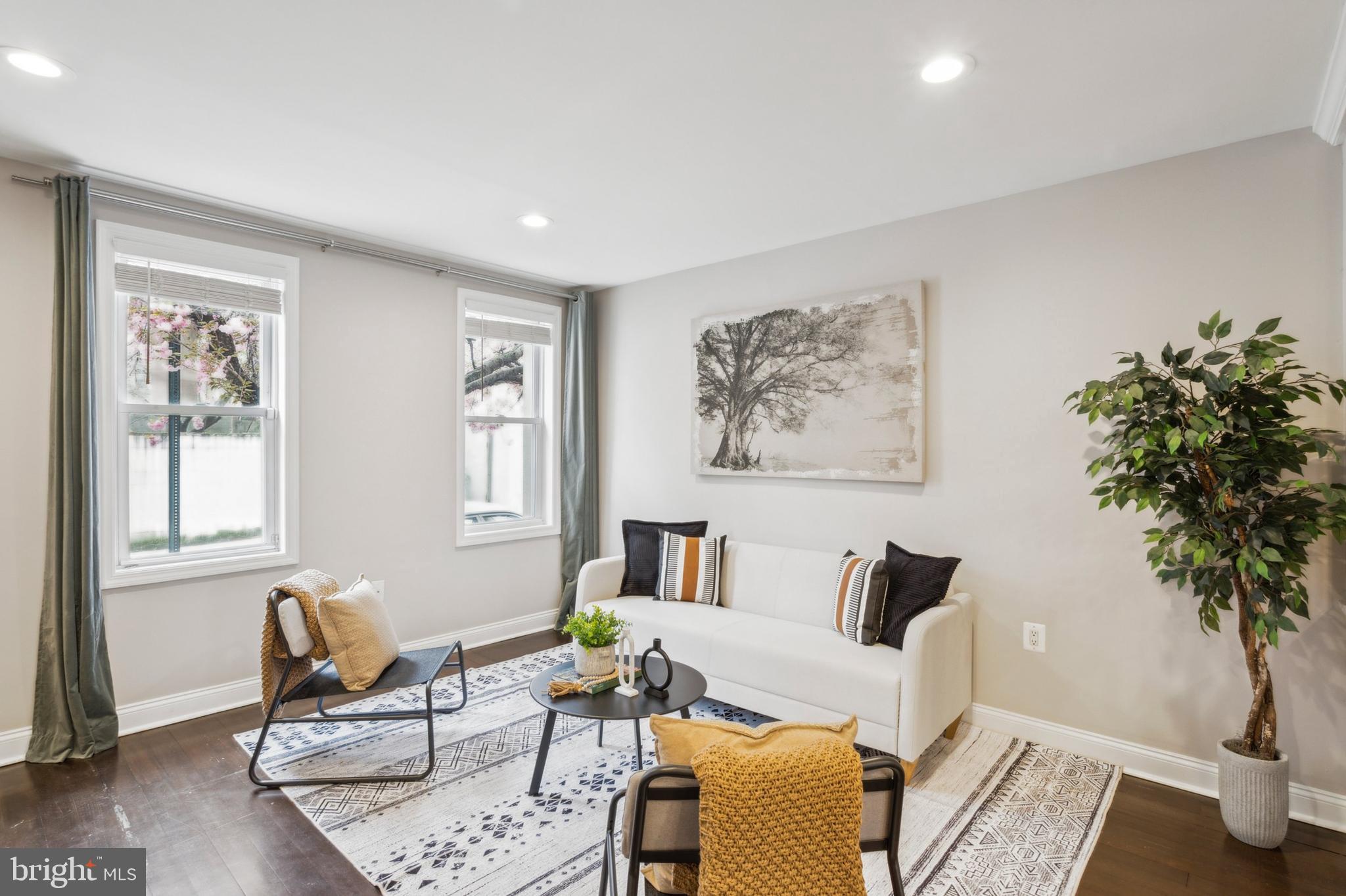 307 W George St