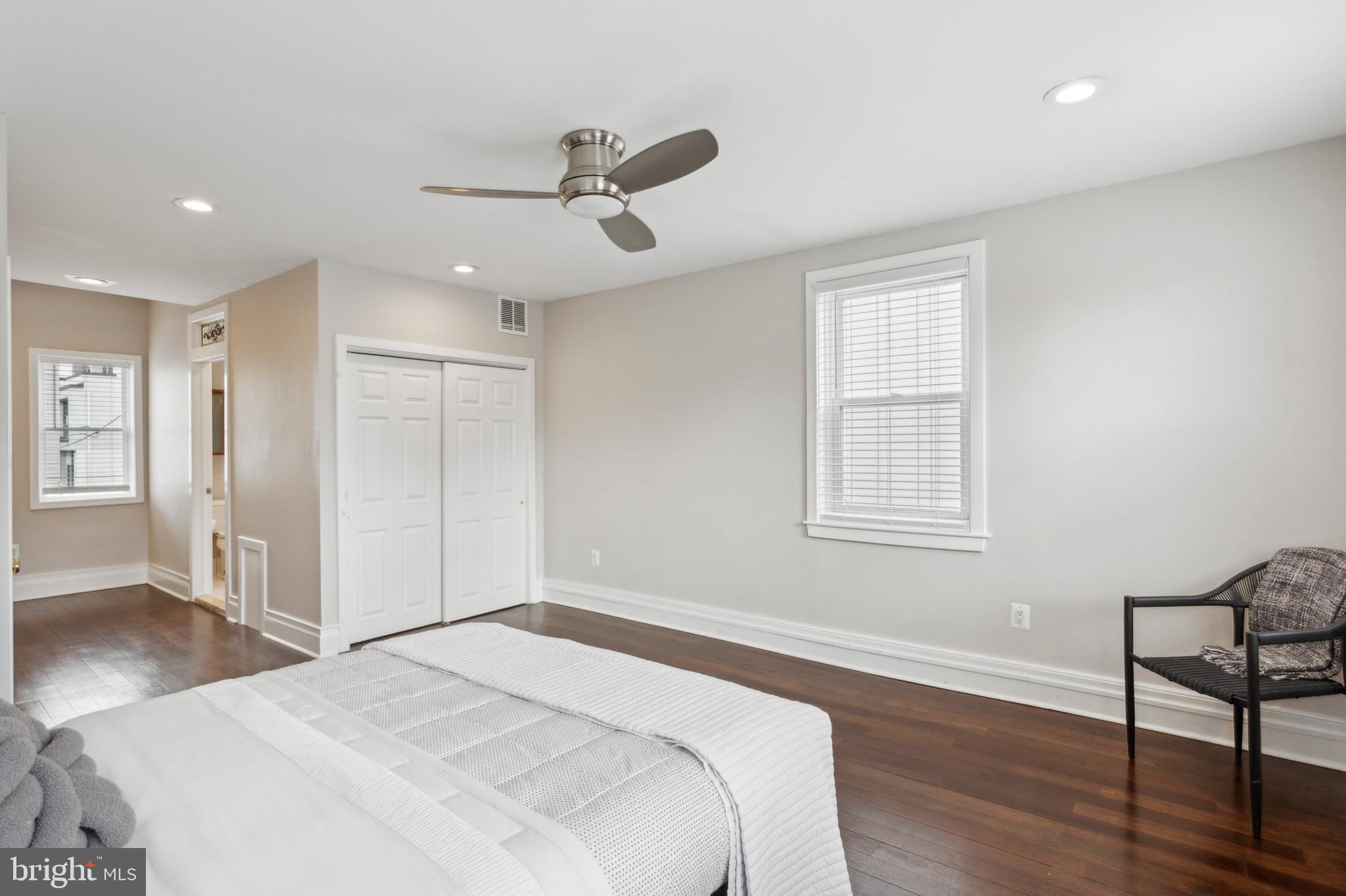 307 W George St