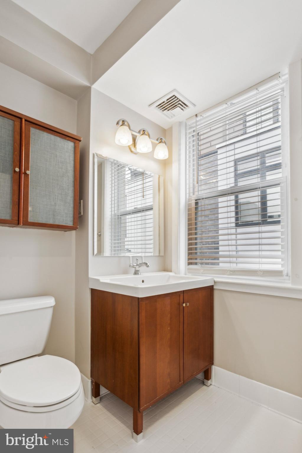 307 W George St