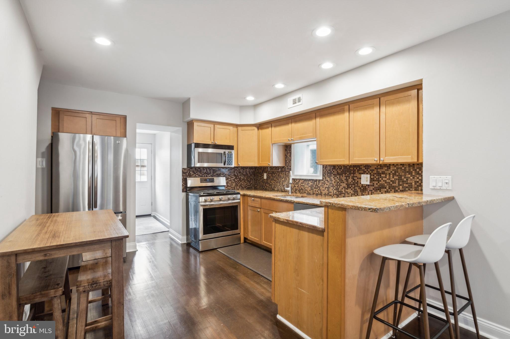 307 W George St