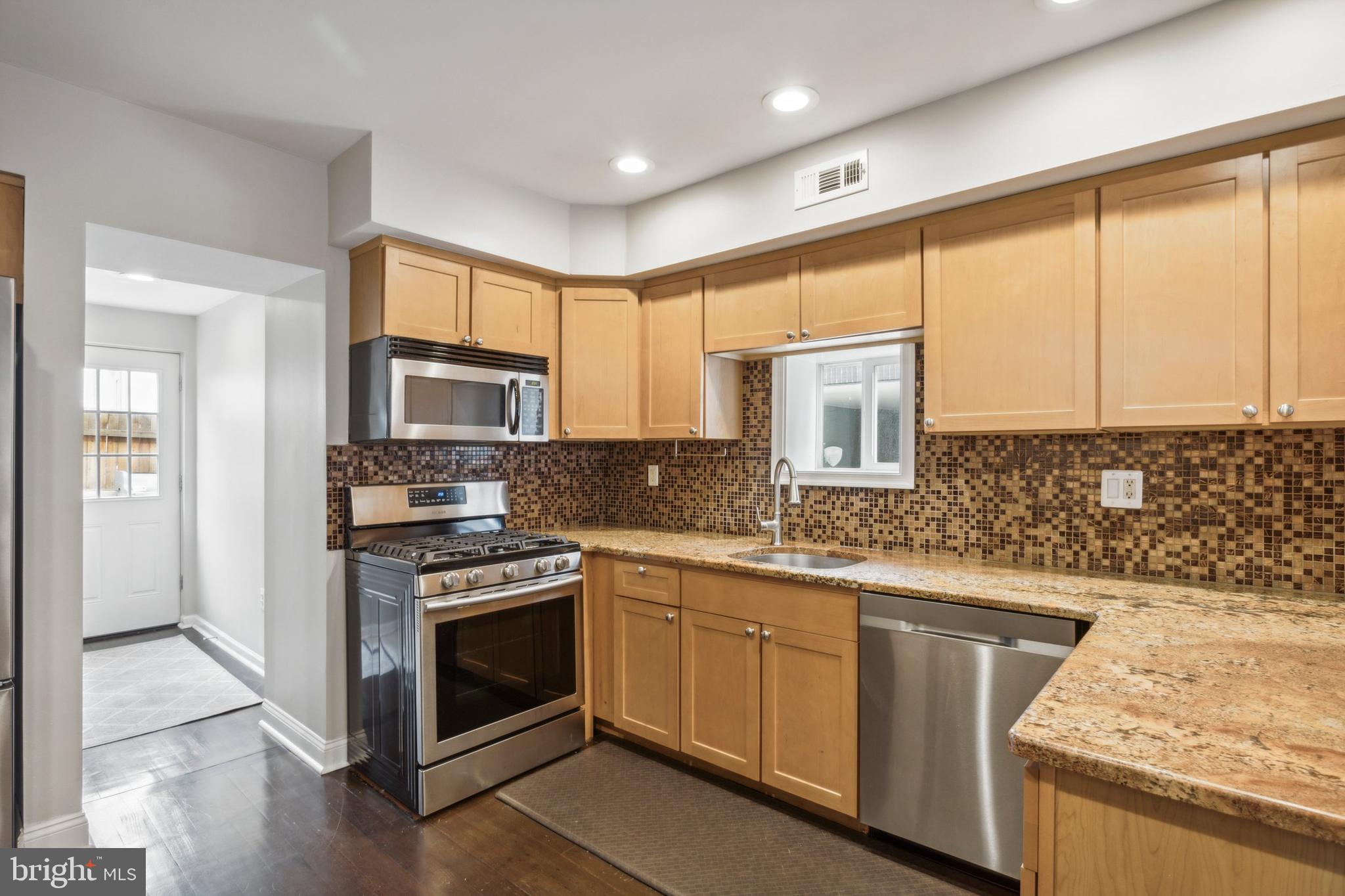 307 W George St