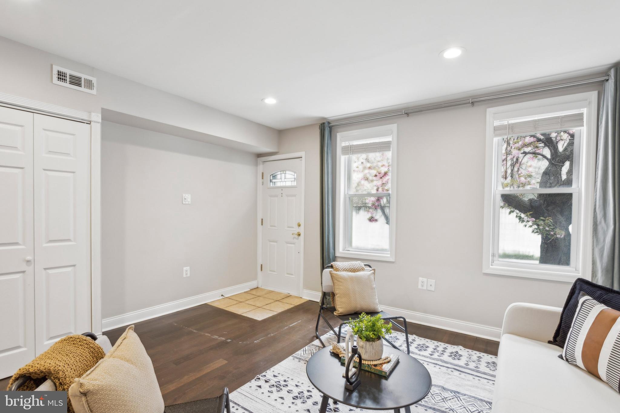 307 W George St