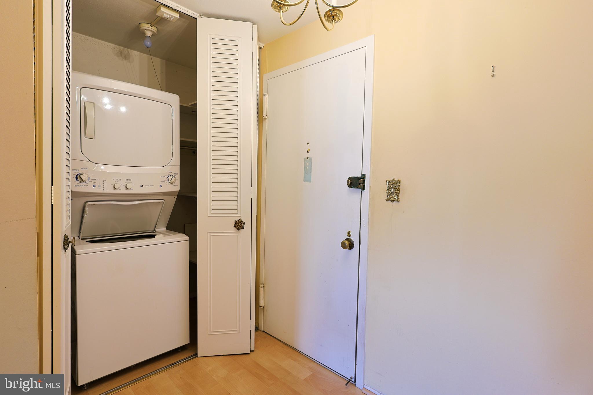 1919 Chestnut St #2301