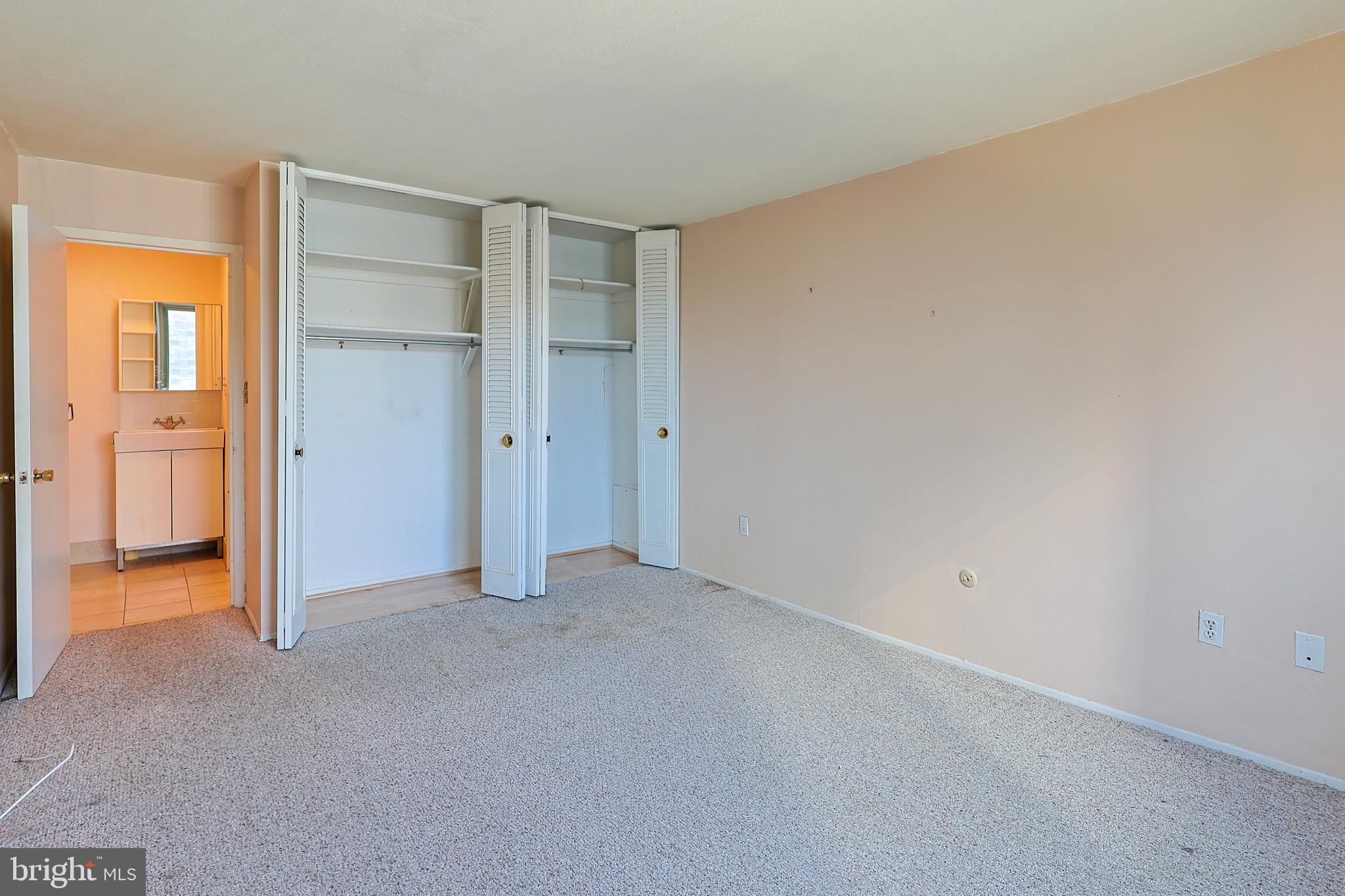 1919 Chestnut St #2301