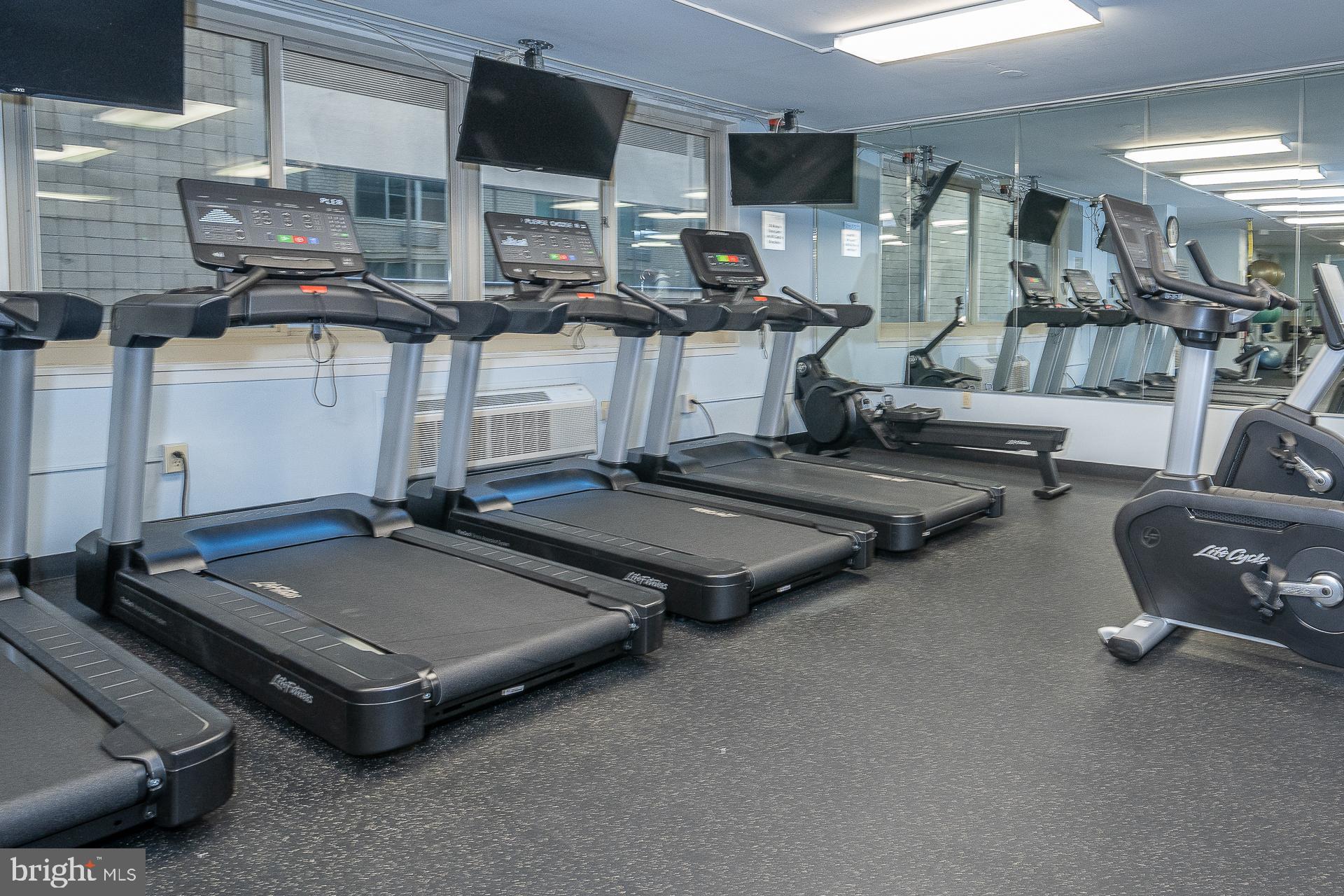 1919 Chestnut St #2301