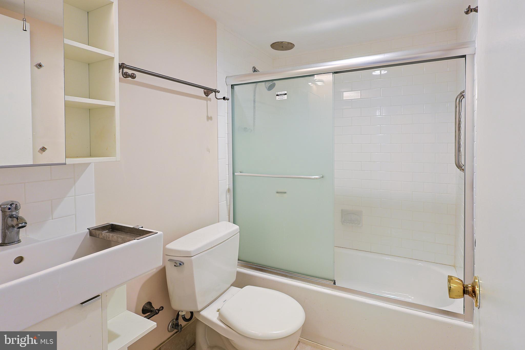 1919 Chestnut St #2301