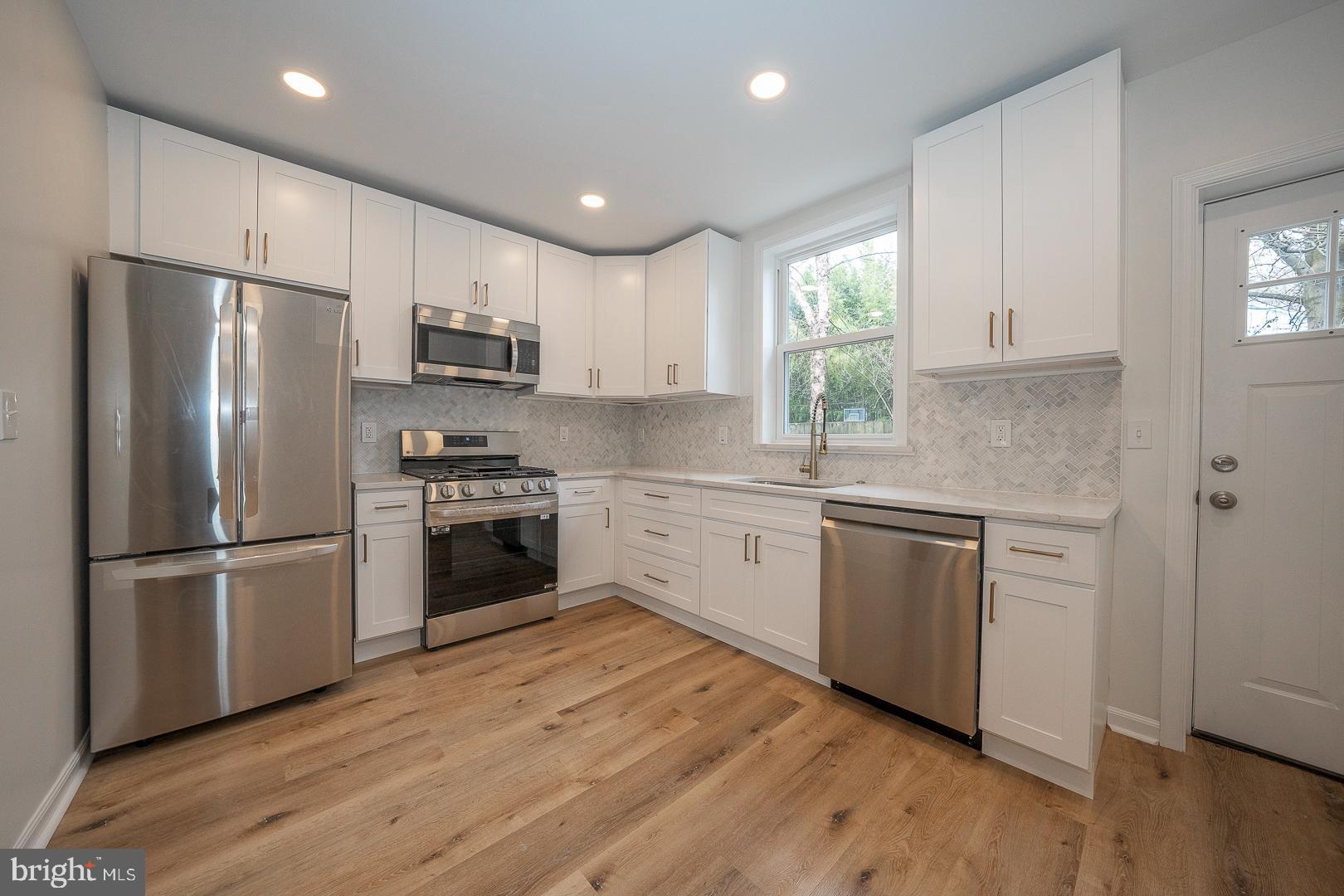 127 W Duval St