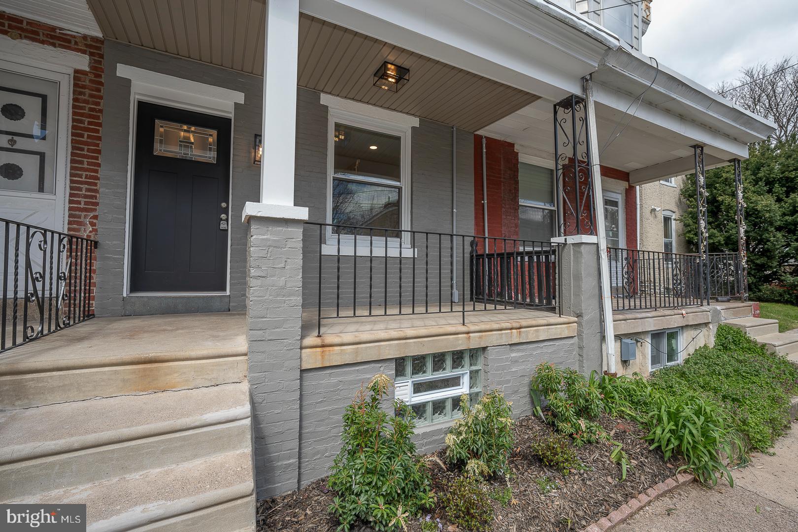 127 W Duval St