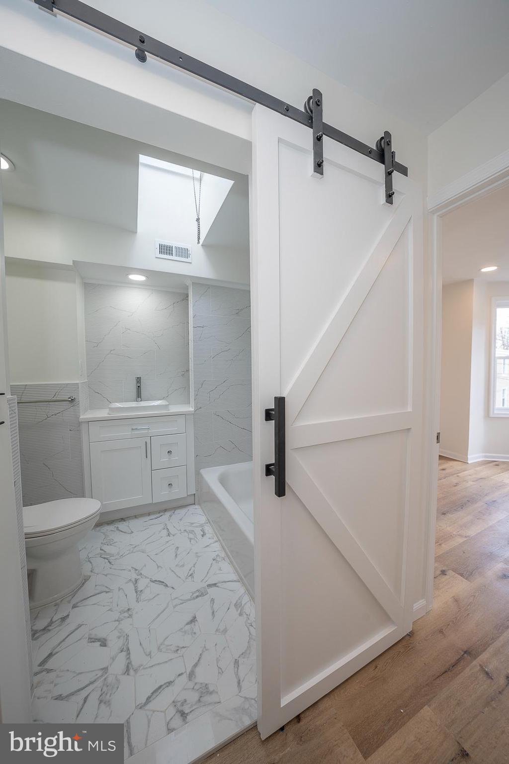 127 W Duval St