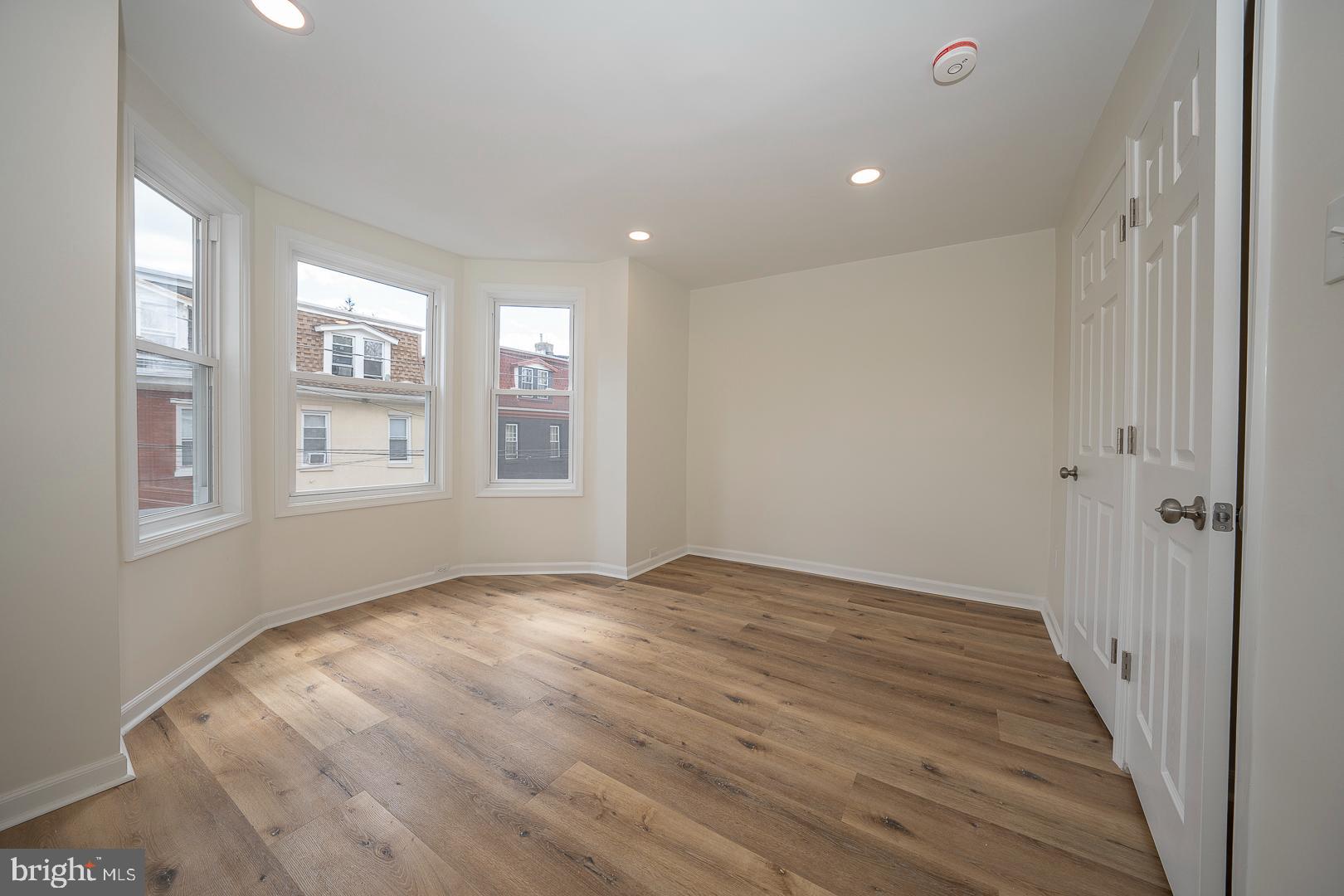 127 W Duval St