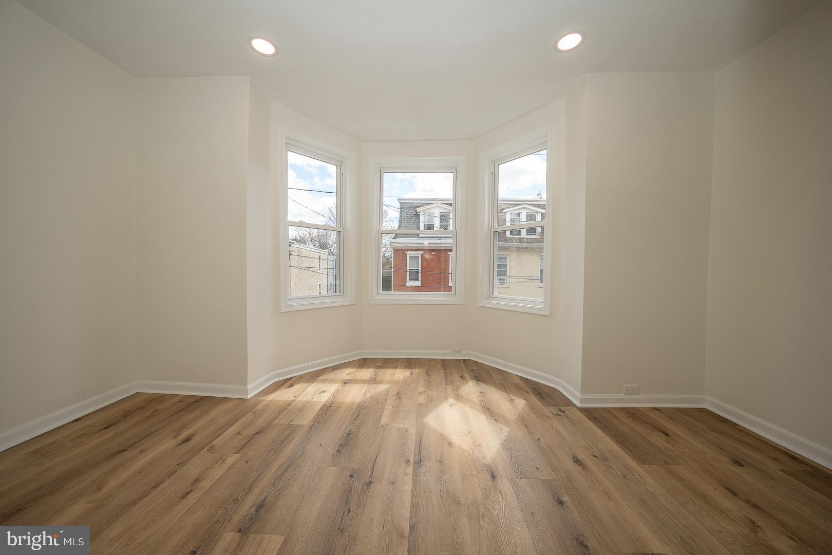 127 W Duval St